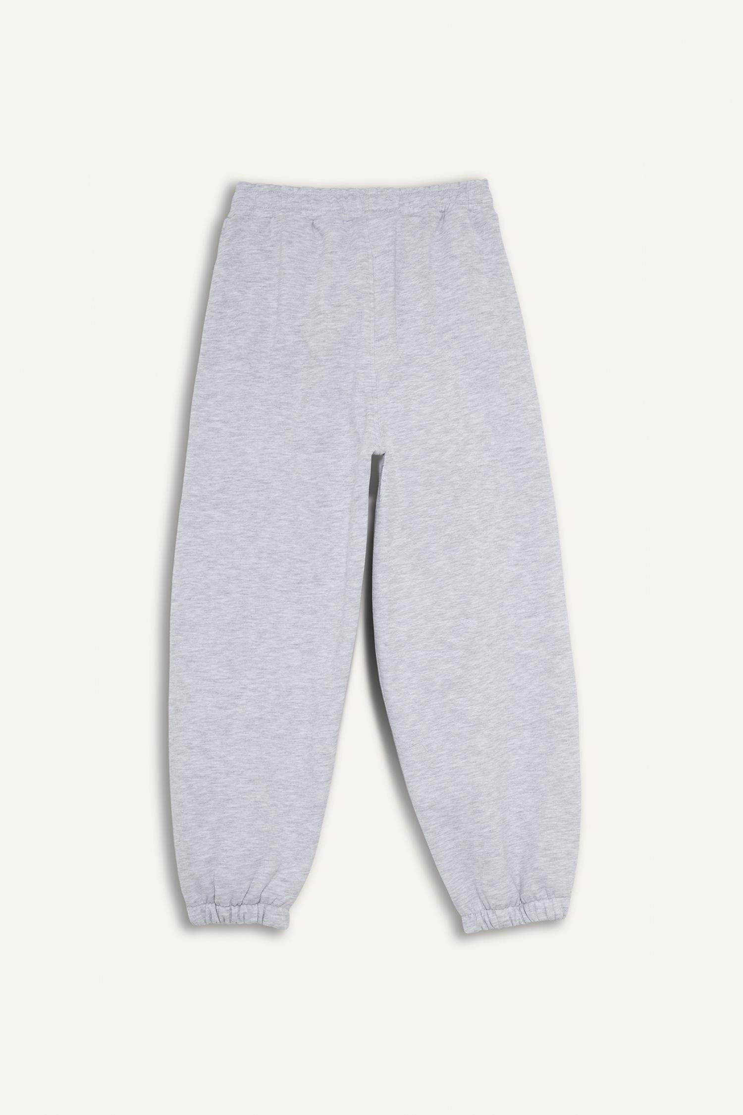 بنطرون ولادي بطبعة شعار اوفر سايز قماش تقيل