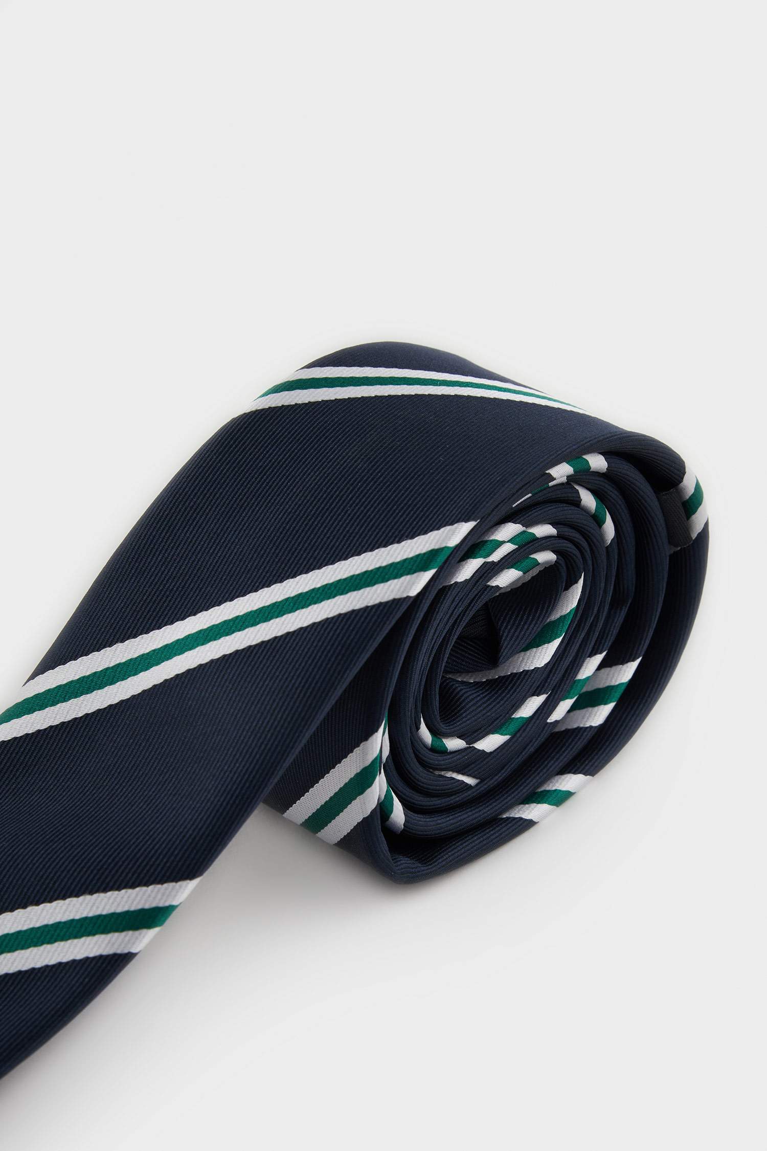 كرافتة حريمي مخطط