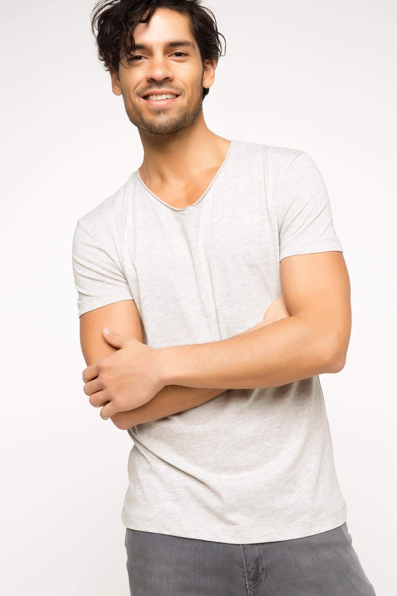 Defacto Basic V Yaka T-shirt. 1