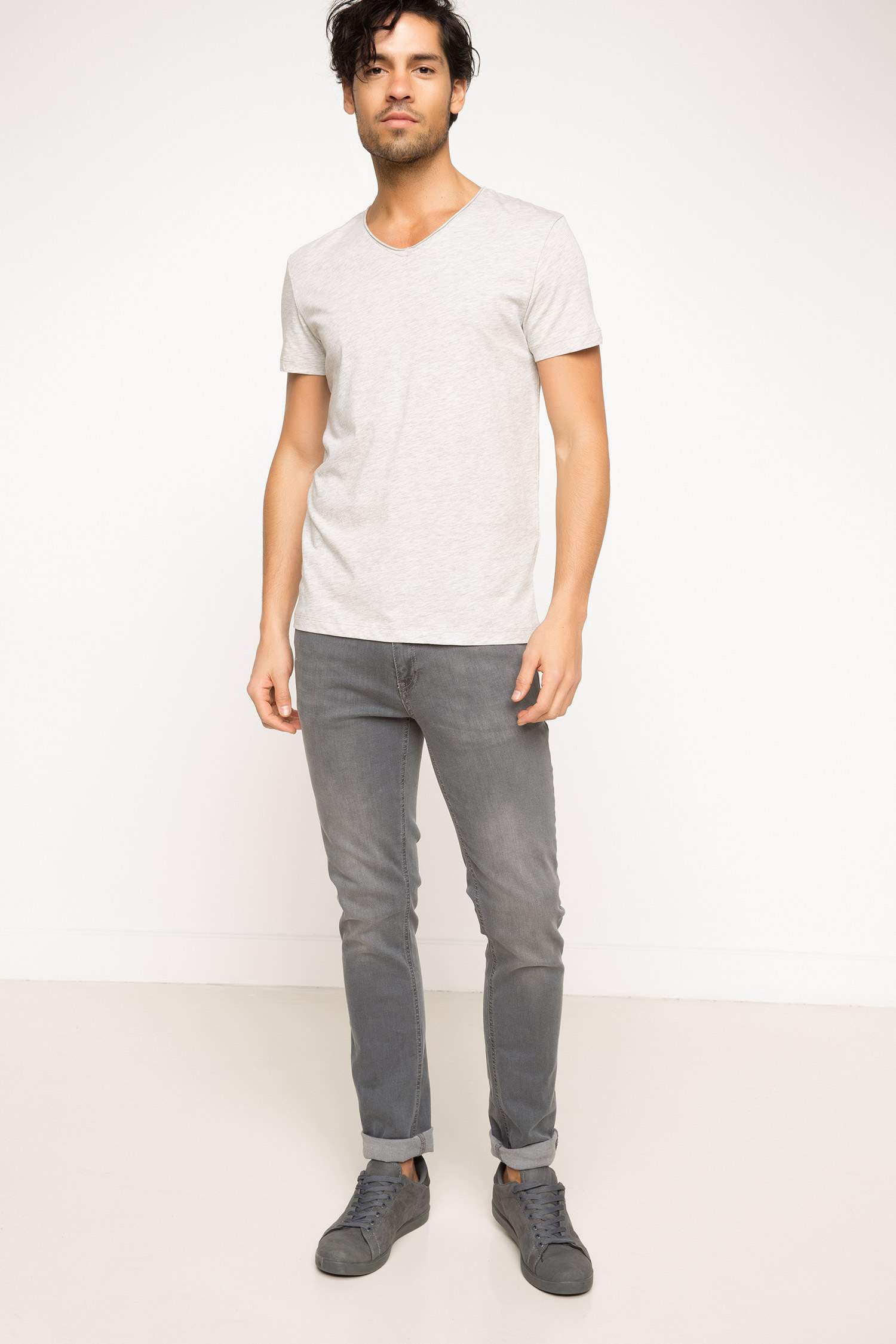 Defacto Basic V Yaka T-shirt. 2