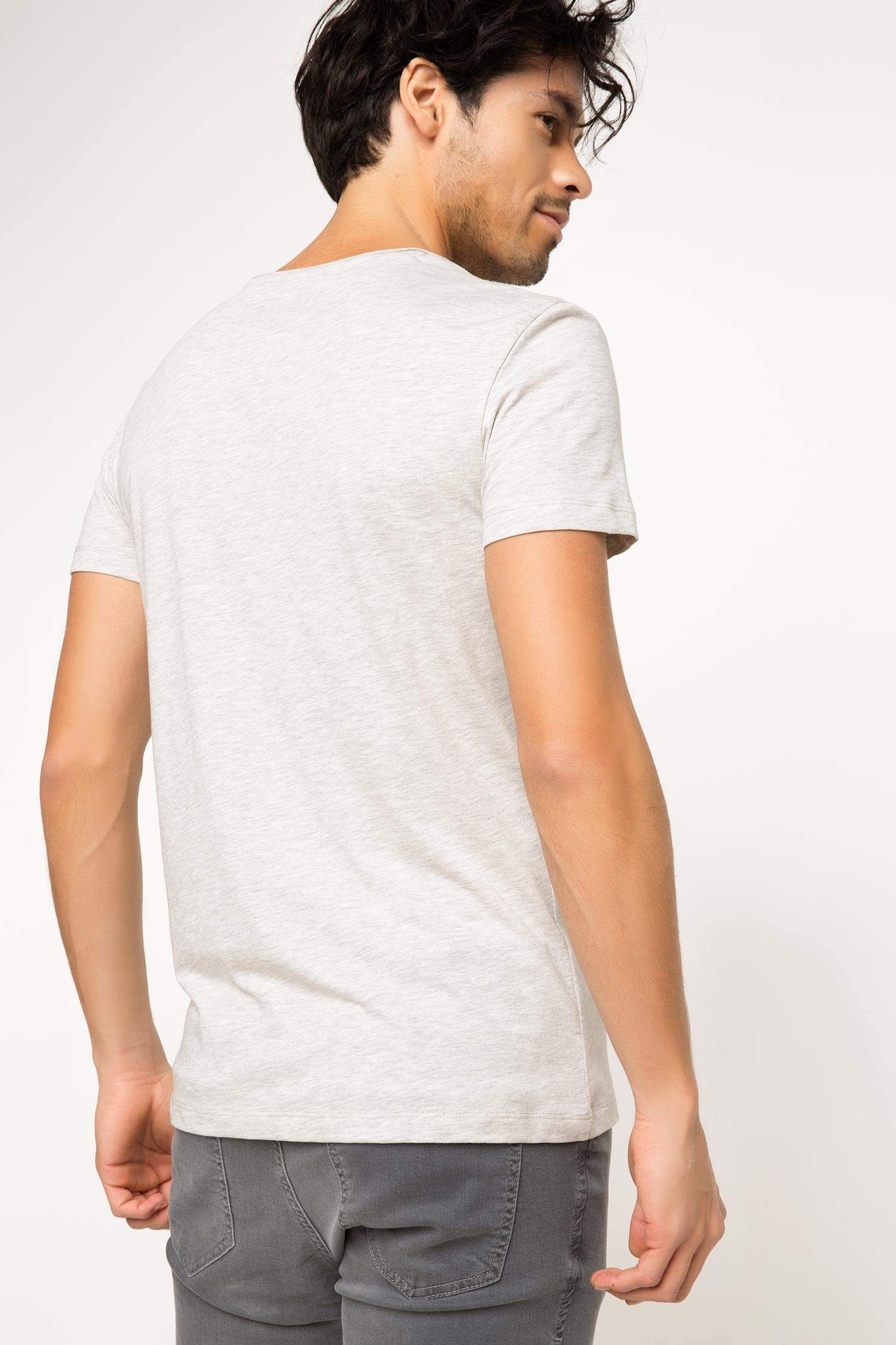 Defacto Basic V Yaka T-shirt. 3