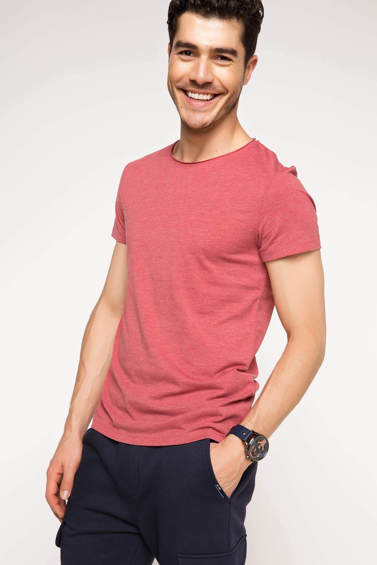 Defacto Ekstra Slim Fit Basic T-shirt. 1