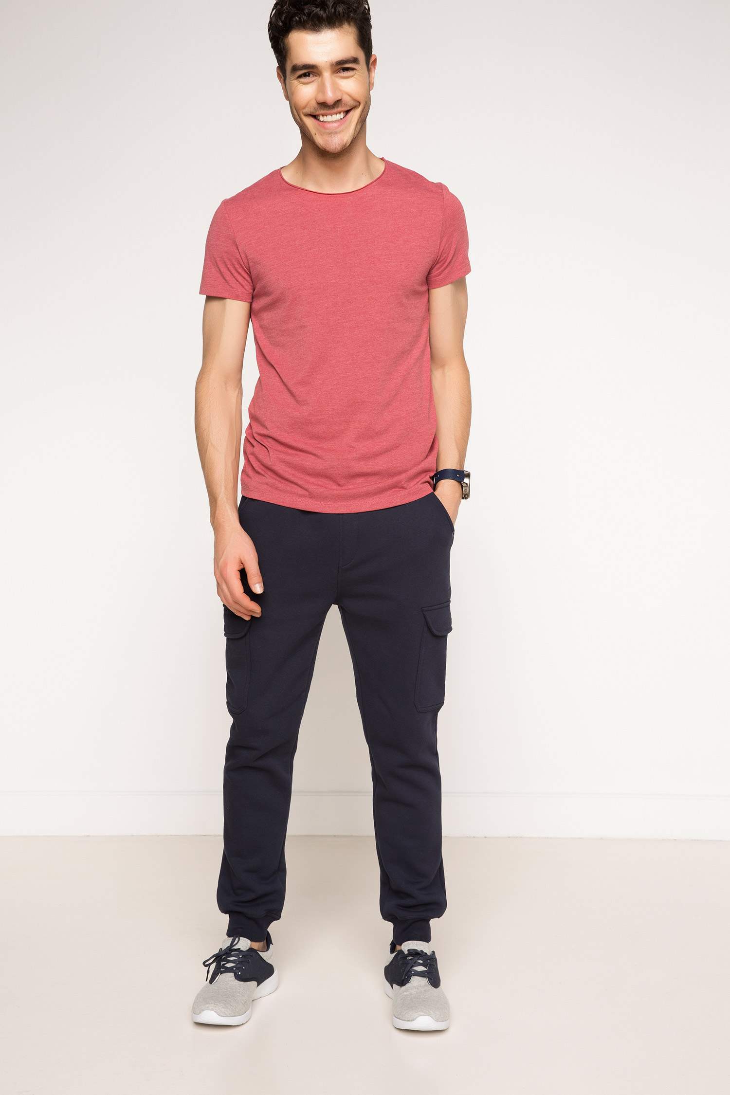 Defacto Ekstra Slim Fit Basic T-shirt. 2