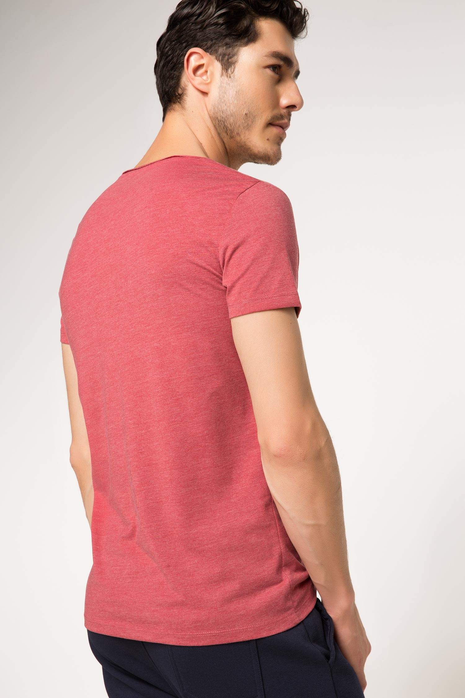 Defacto Ekstra Slim Fit Basic T-shirt. 3