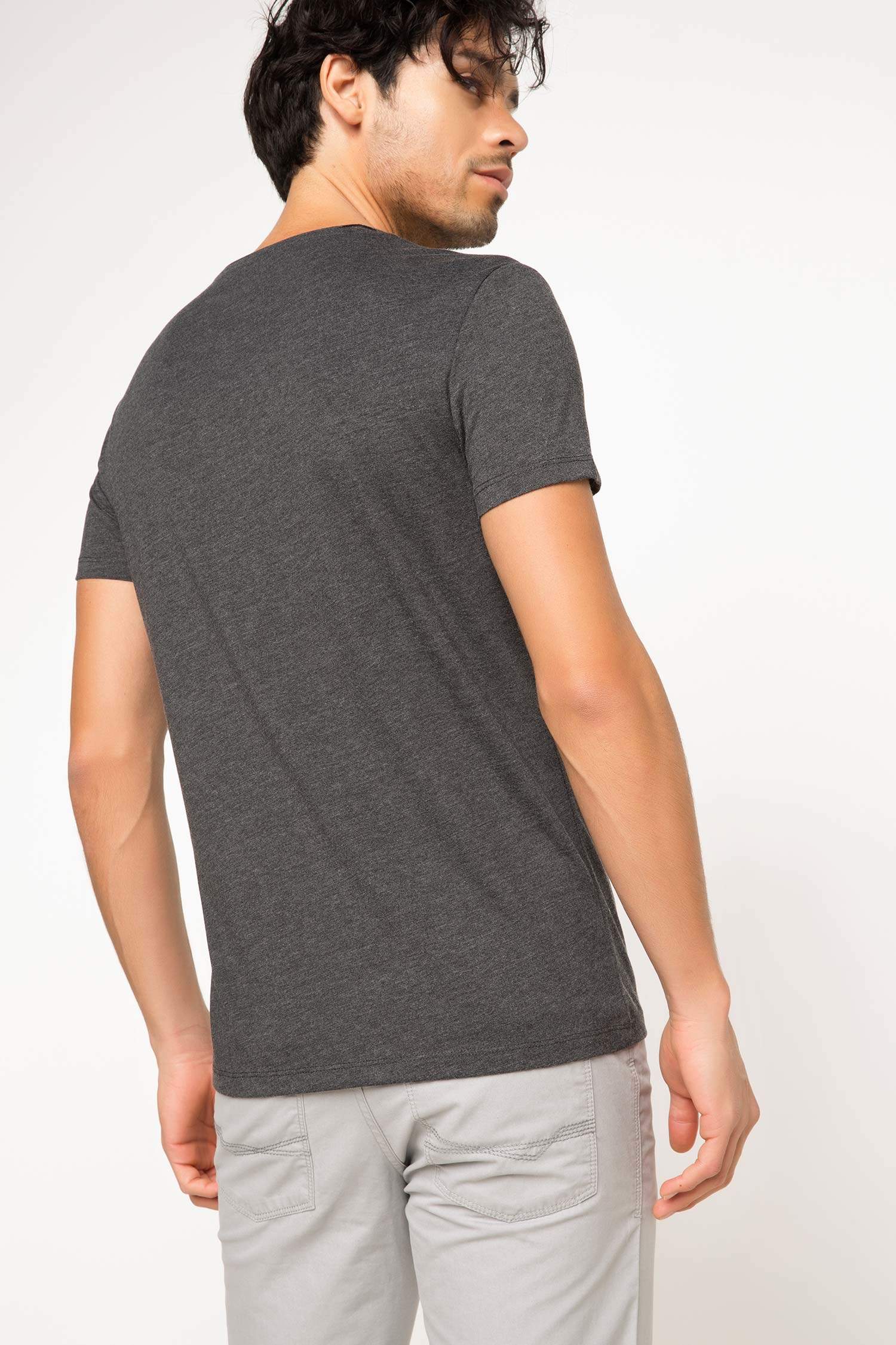 Defacto Ekstra Slim Fit Basic T-shirt. 3