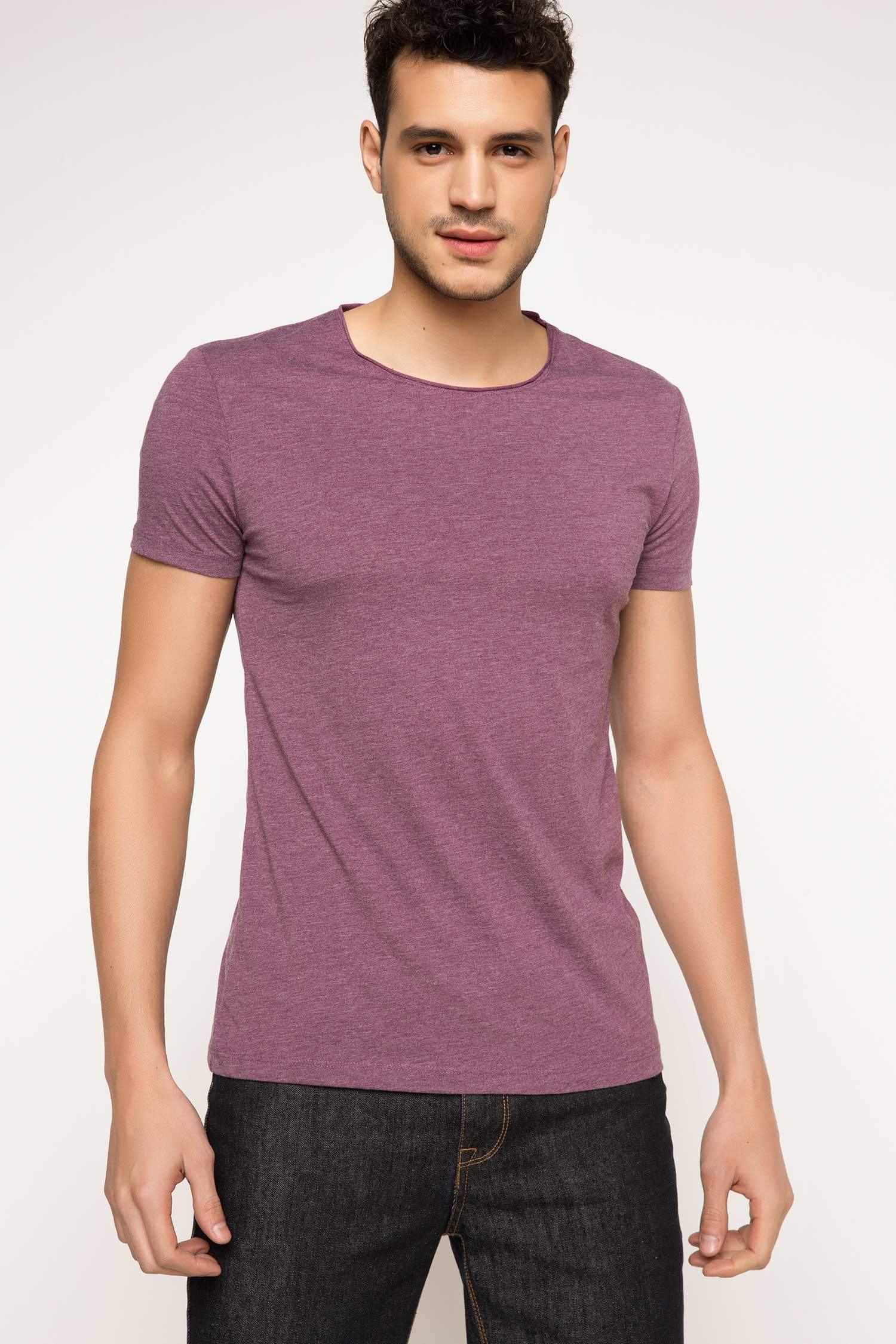 Defacto Ekstra Slim Fit Basic T-shirt. 1
