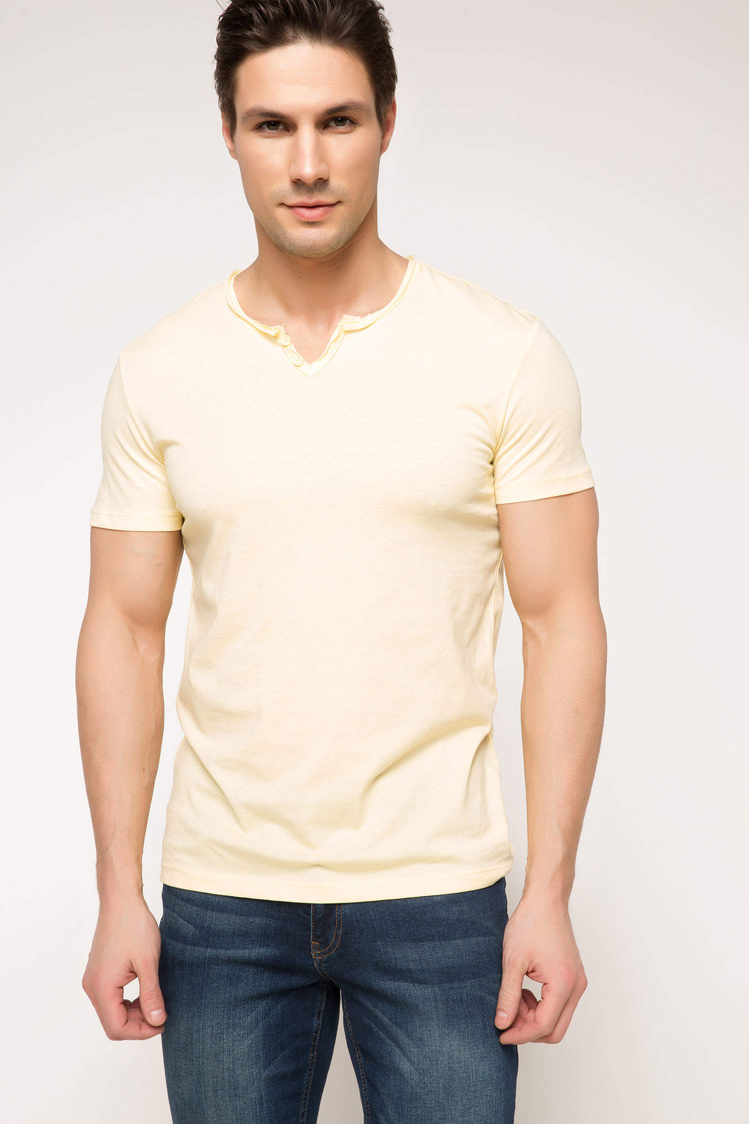 Defacto Basic Ekstra Slim Fit T-shirt. 1