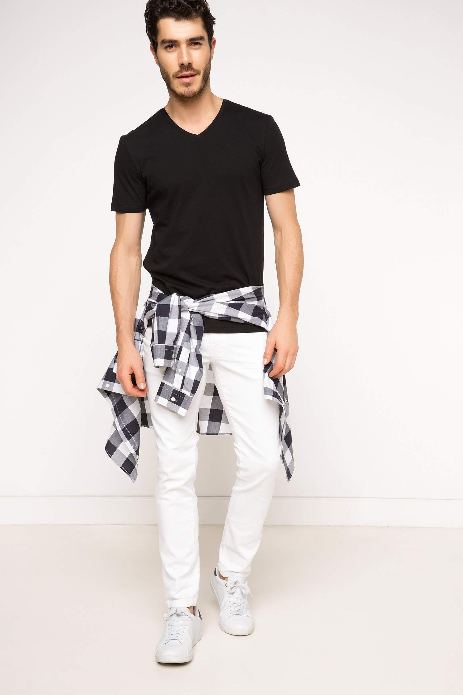 Defacto Basic V Yaka T-shirt. 2