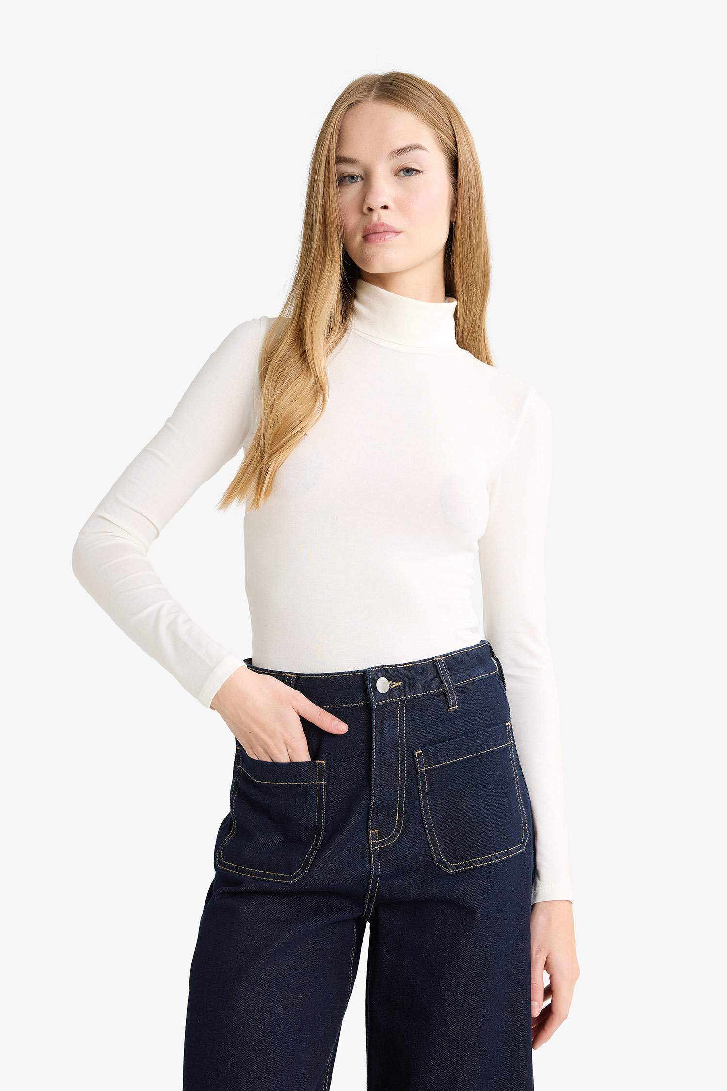 تيشيرت كم طويل مخصر بياقة عالية