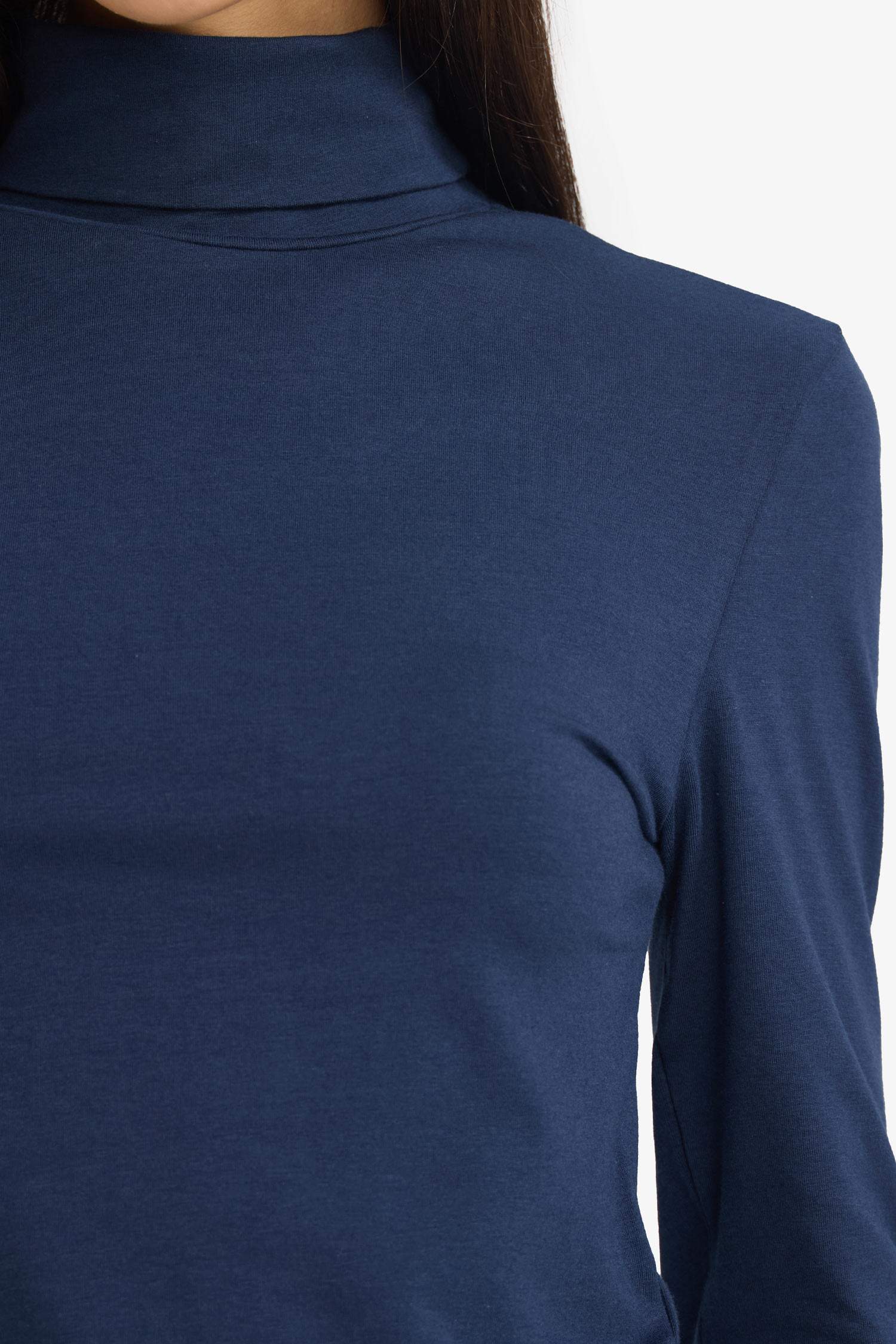 Fitted Turtleneck Modal Long Sleeve T-Shirt