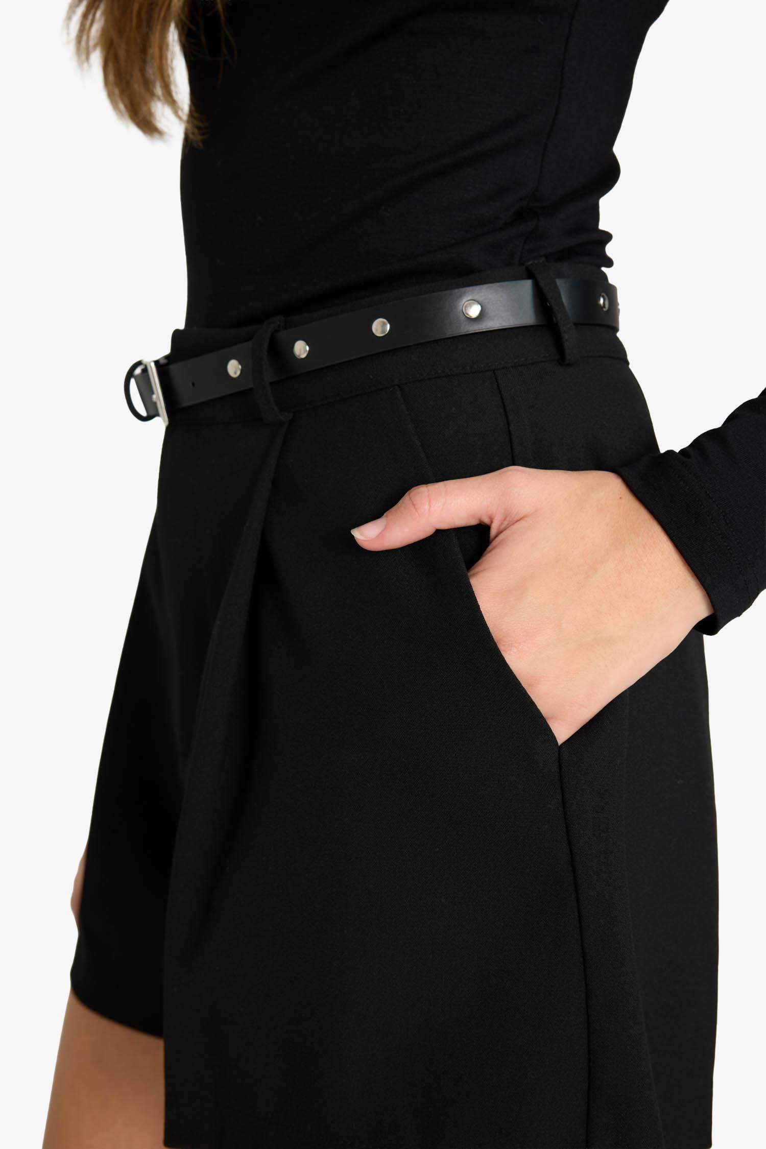 Normal Bel Kemerli Şort