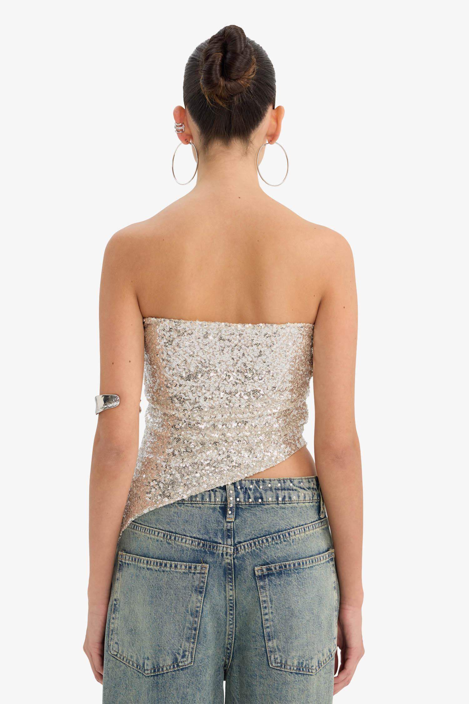 بلوزة تول منقط مخصر بدون حمالات