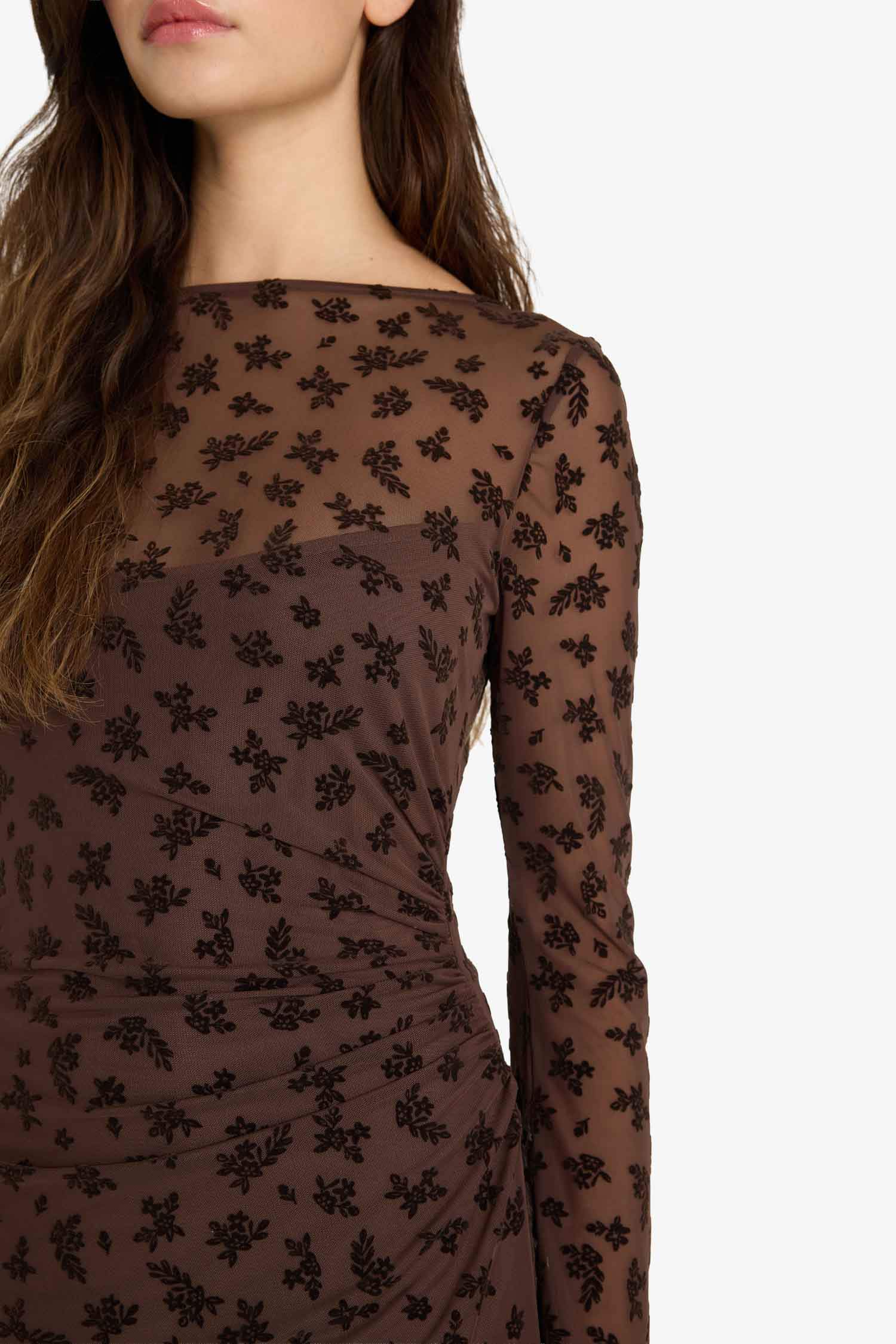 Kayık Yaka Dantel Detaylı Tül Uzun Kollu Mini Elbise