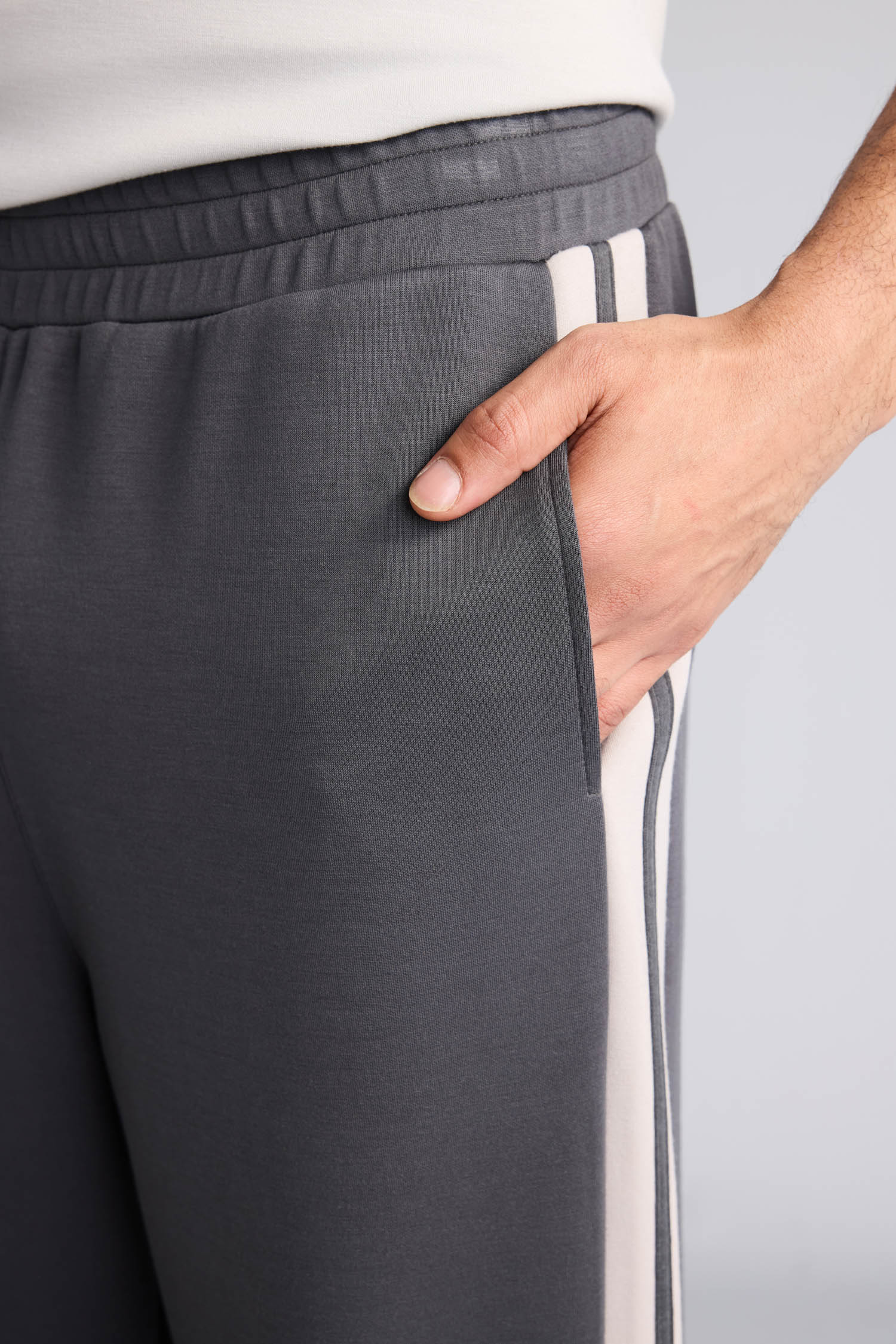 DeFacto Ultra Yumuşak Relax Fıt Jogger görsel 4