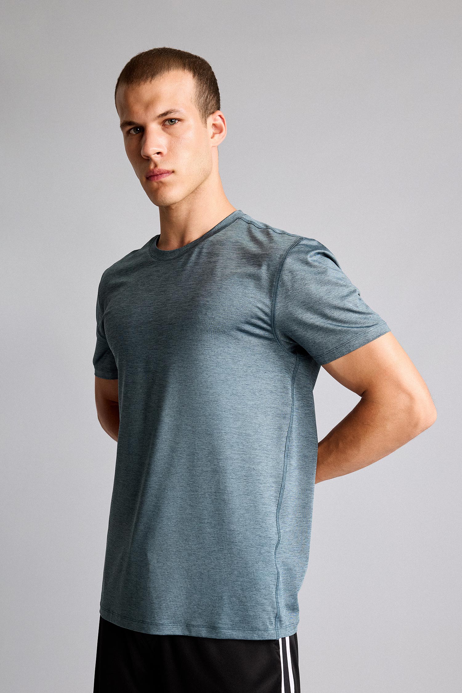 DeFacto Slim Fit Basic Kısa Kollu Tişört görsel 3