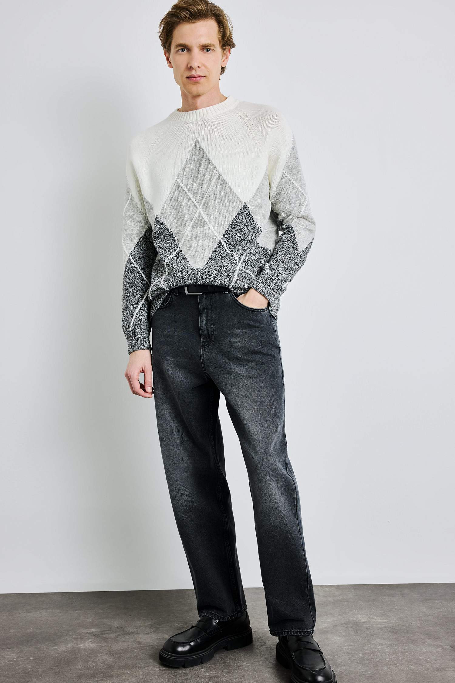 بلوز تريكو قصة عادية وياخة مستديرة