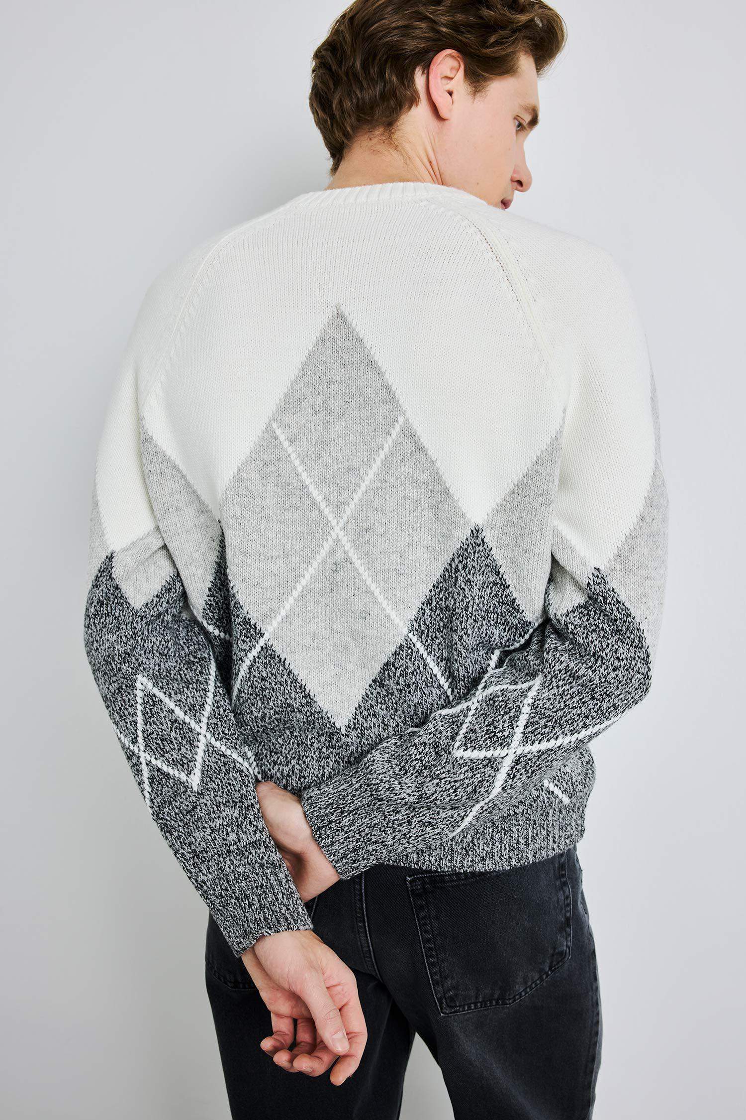 Standart Fit Bisiklet Yaka Baklava Desenli Triko Kazak