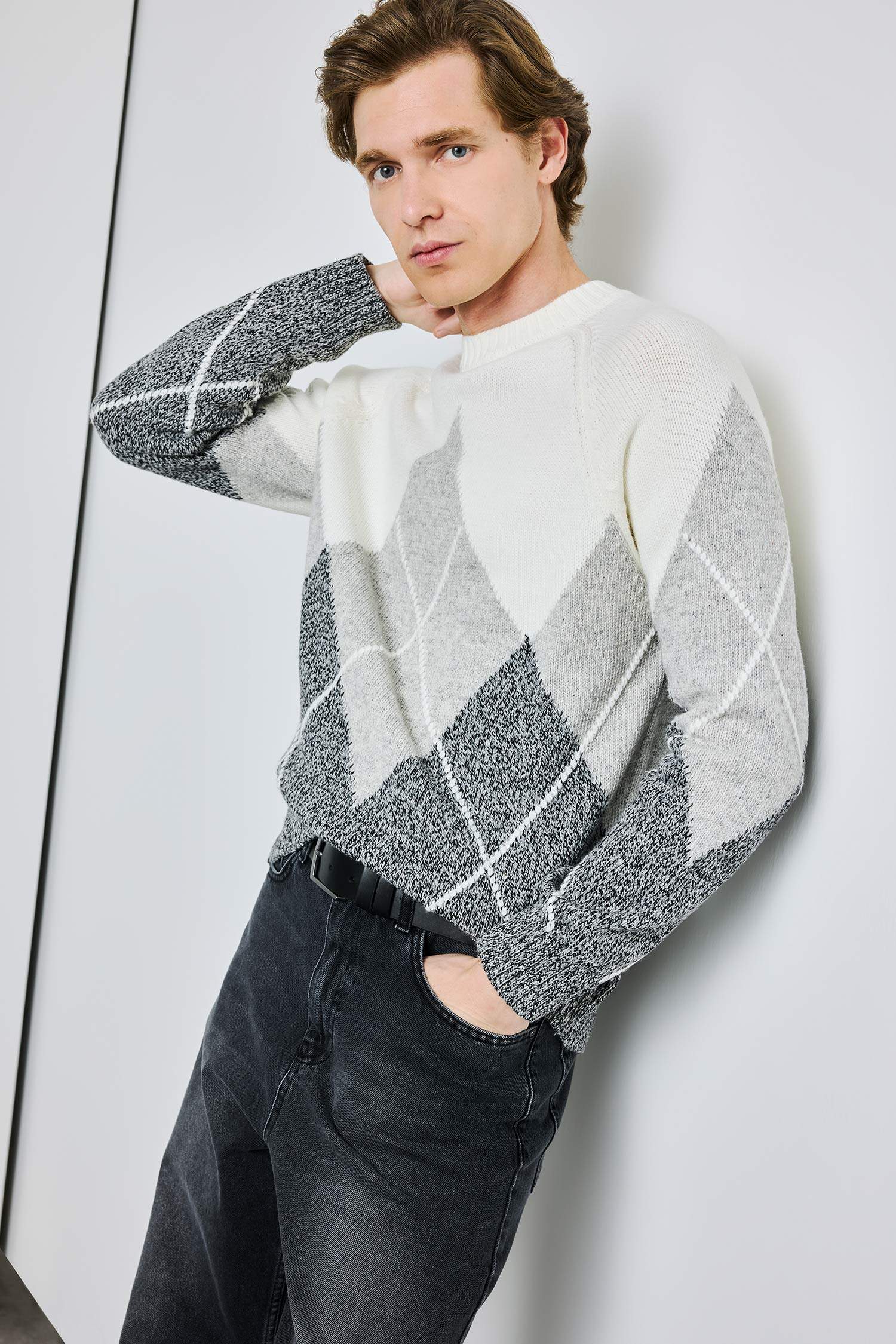 Standart Fit Bisiklet Yaka Baklava Desenli Triko Kazak