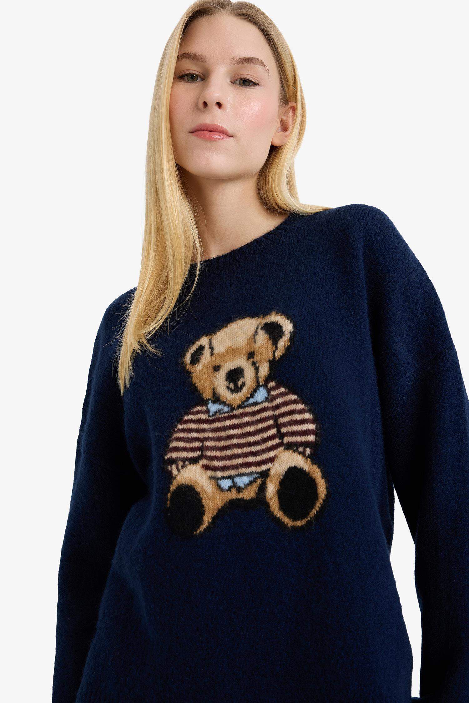 Джемпер свободного кроя с круглым вырезом