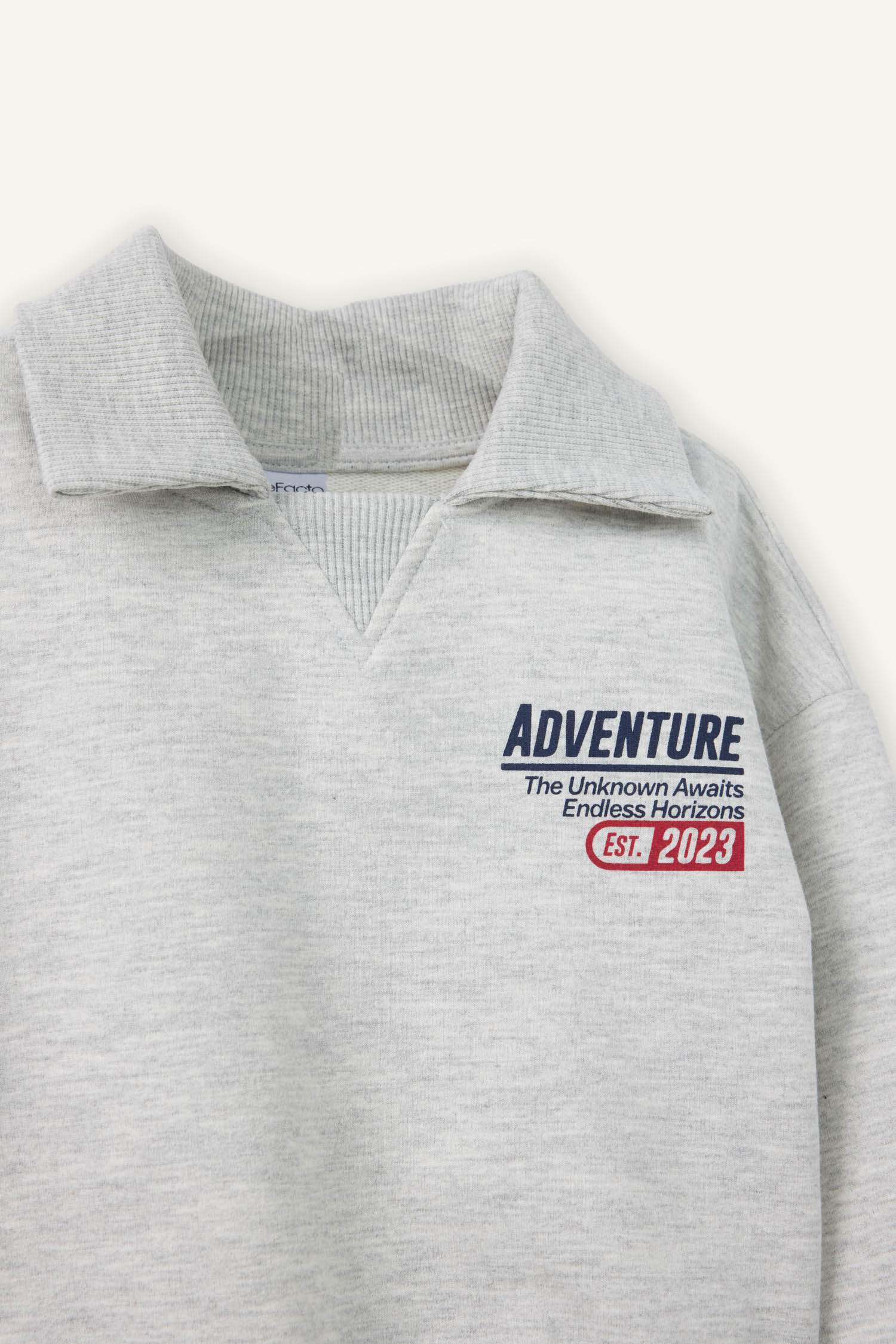 سيت بيبي ولادي بطبعة شعار قماش خفيف - قطعتين