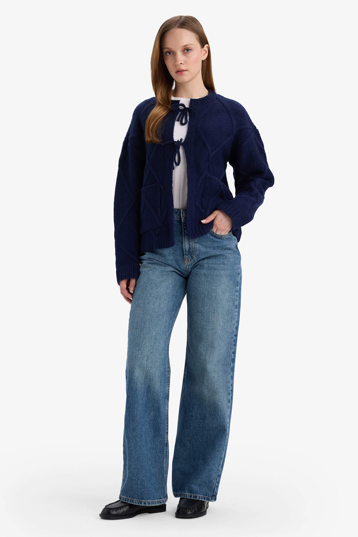 Regular Fit Bisiklet Yaka Önden Bağlamalı Triko Hırka