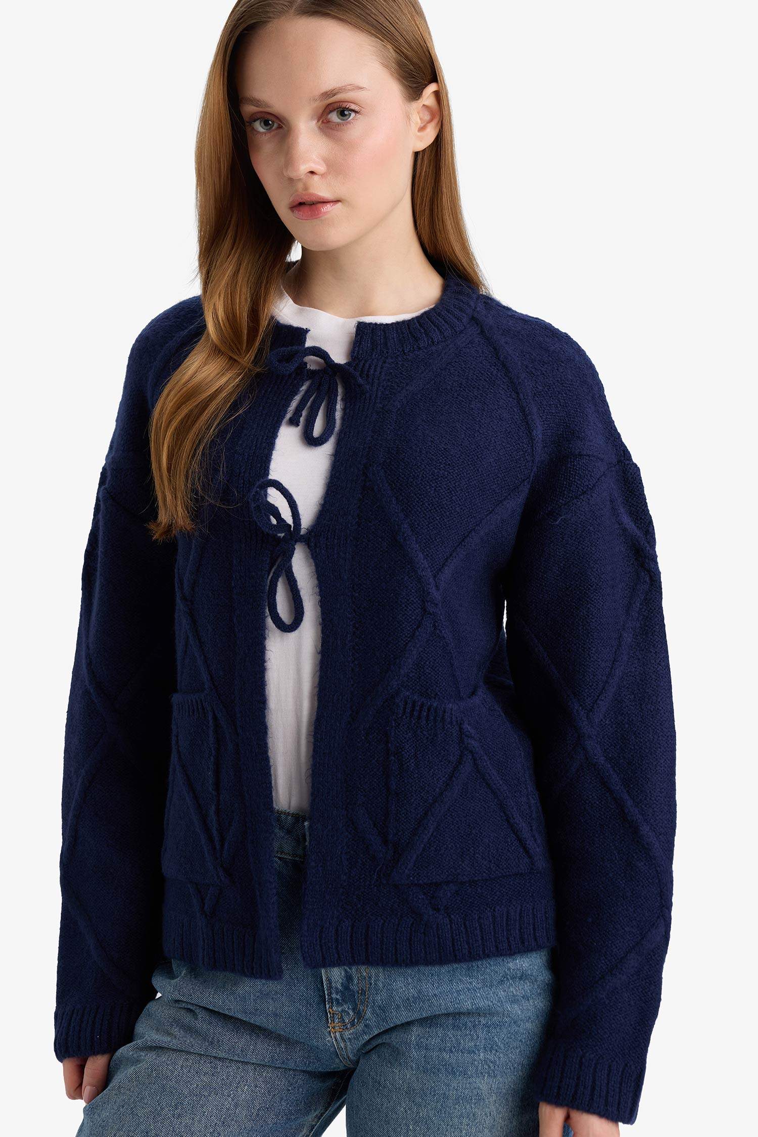 Regular Fit Bisiklet Yaka Önden Bağlamalı Triko Hırka