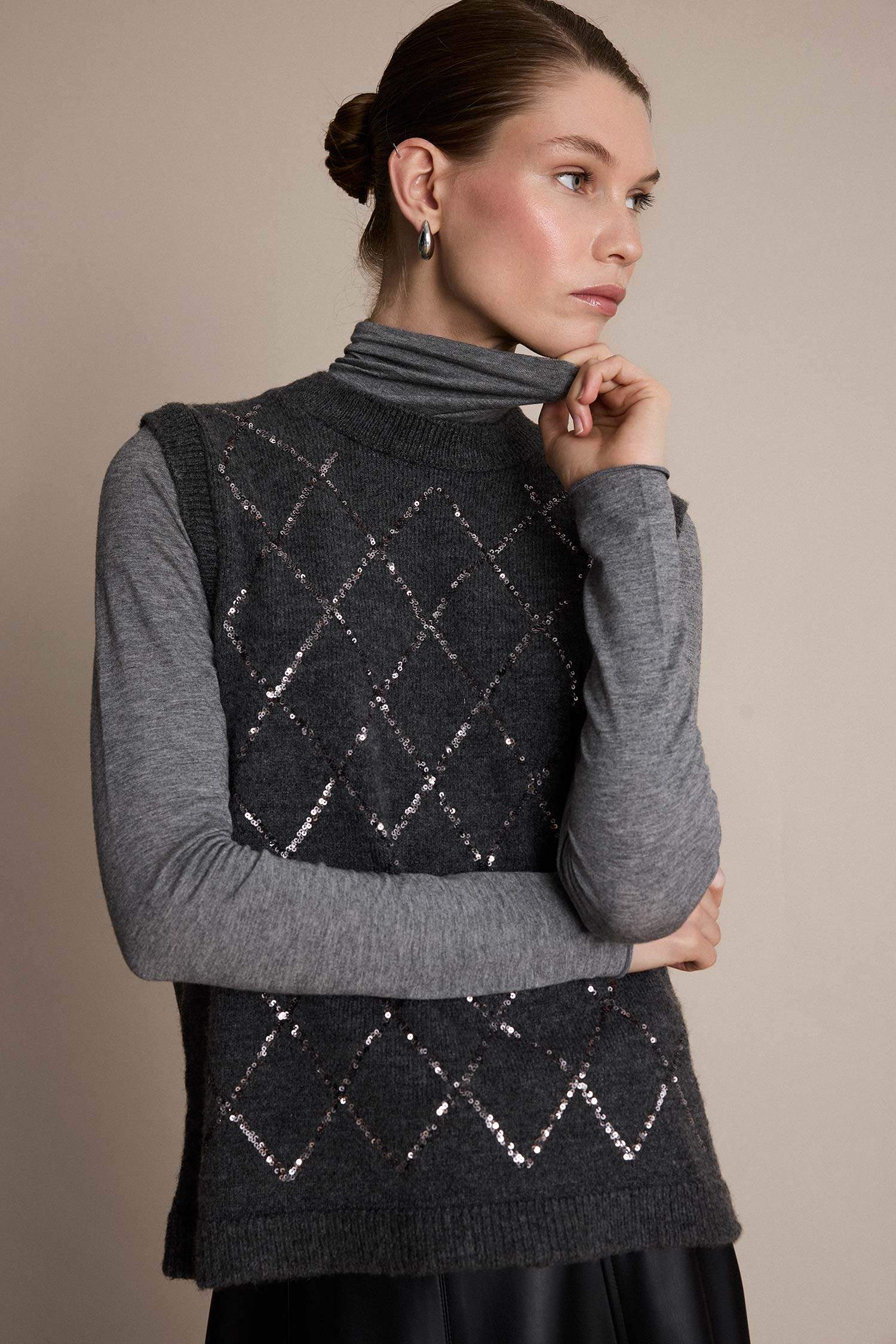 يلك طويل مطرز تريكو قصة عادية بياخة مستديرة