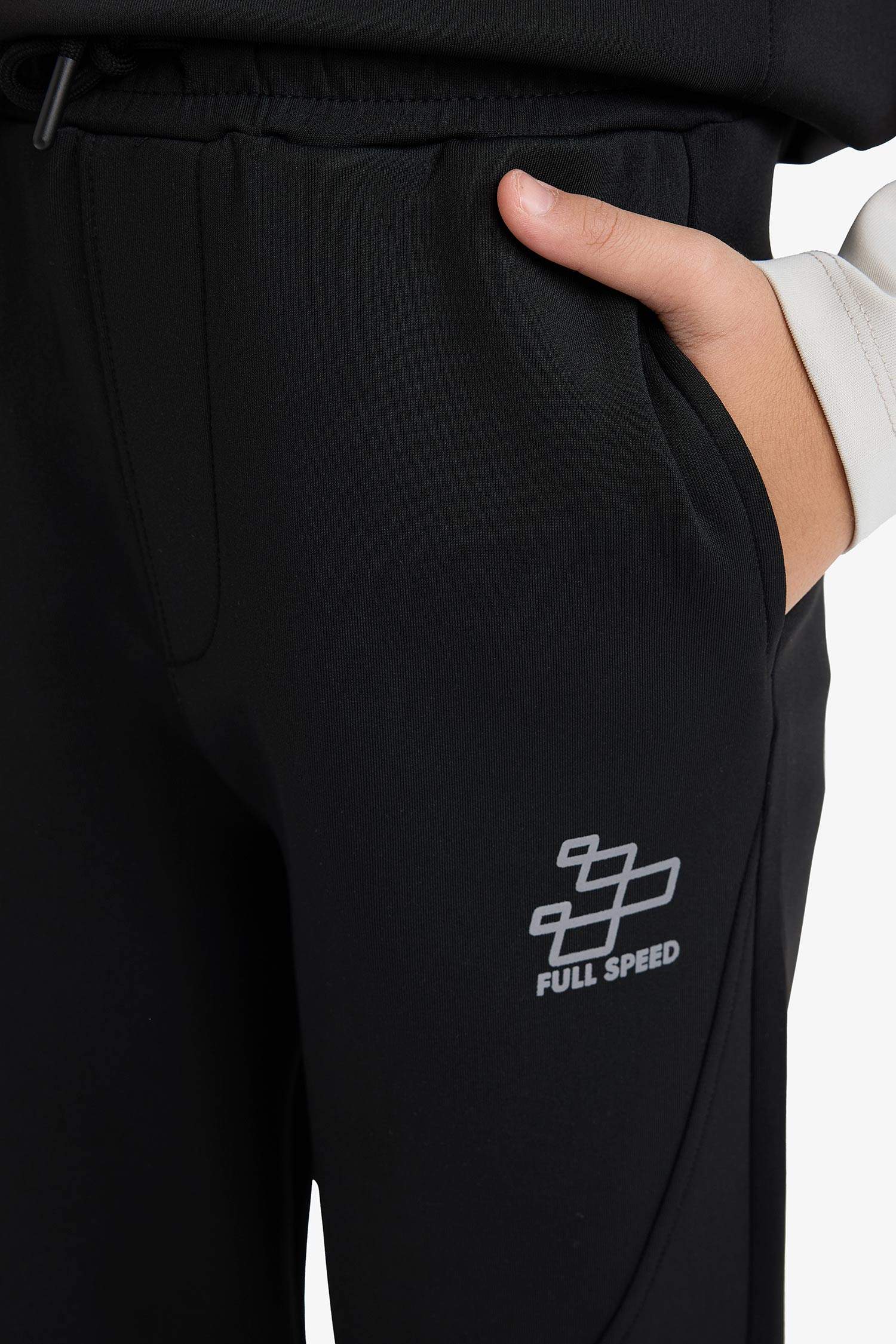 بنطرون بجامة رياضي بطبعة شعار قماش سكوبا قصة عادية