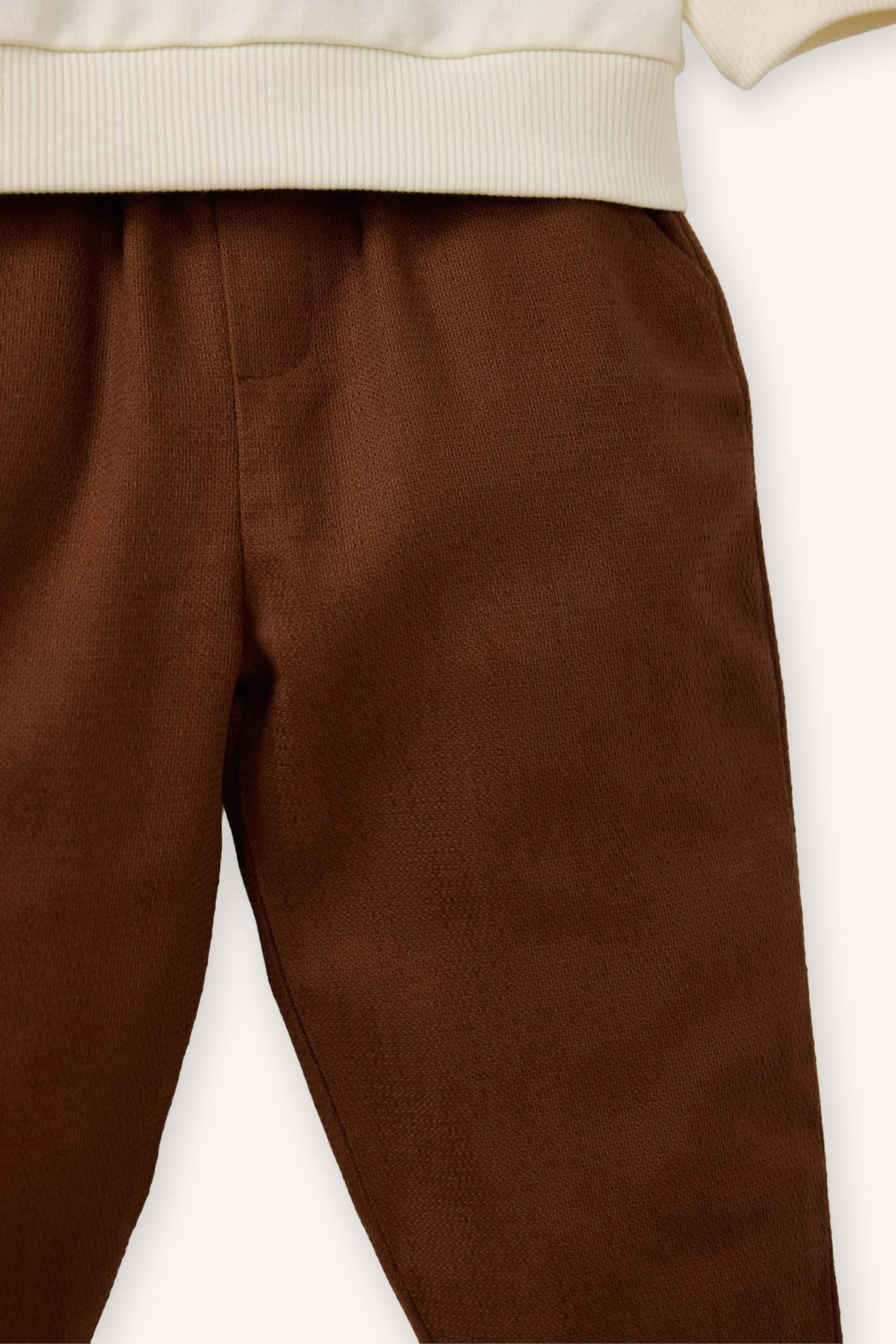 سيت بيبي ولادي بطبعة شعار قماش خفيف - قطعتين