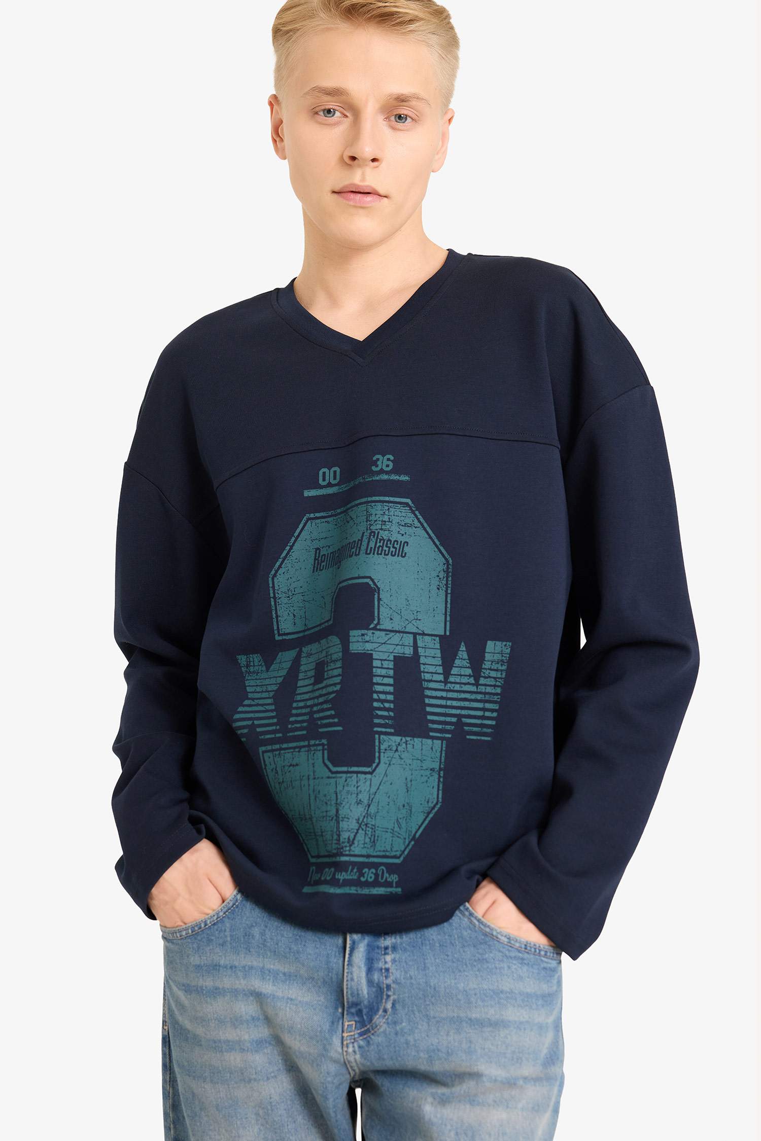 Boxy Fit V Yaka Baskılı Sweatshirt
