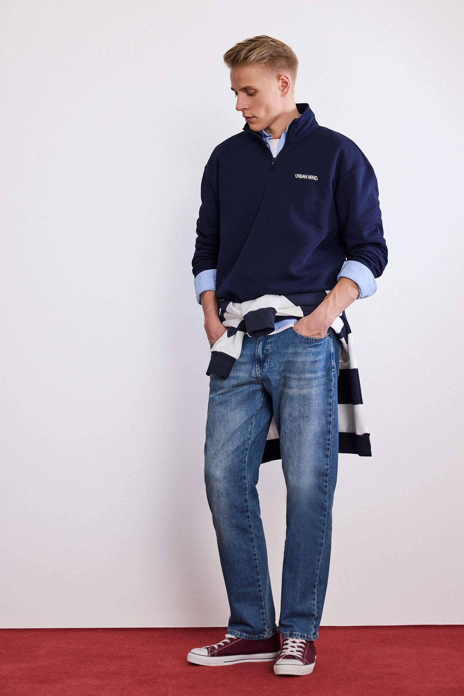 Boxy Fit Dik Yaka Yarım Fermuarlı Baskılı Sweatshirt