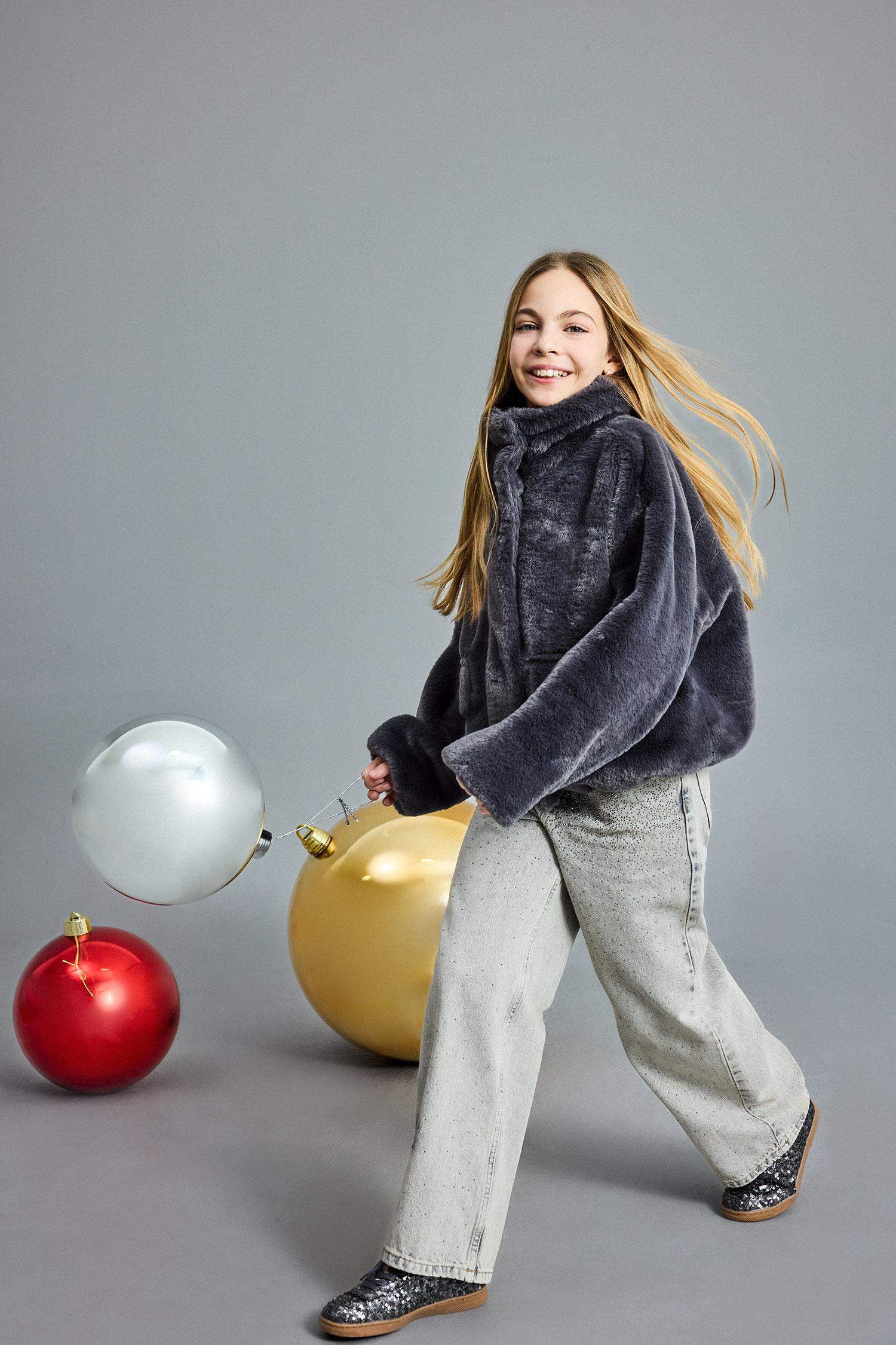 Прямые джинсы для девочек с новогодней тематикой