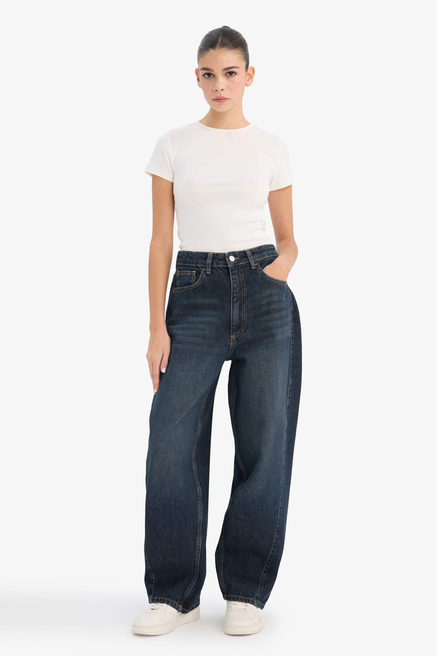 بنطرون جينز باريل فيت بخصر عالي