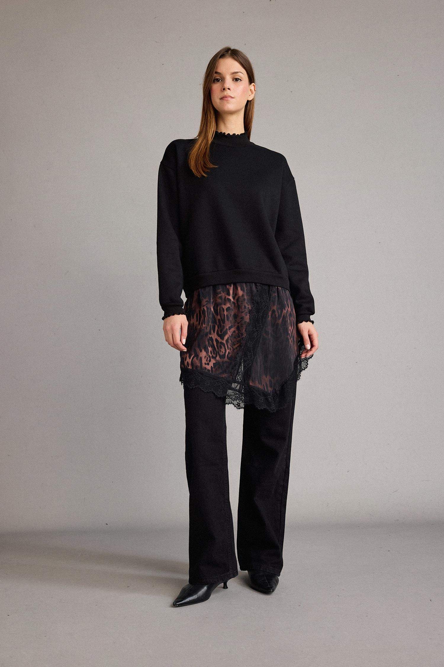 Bisiklet Yaka Etek Ucu Leopar Desenli Sweatshirt