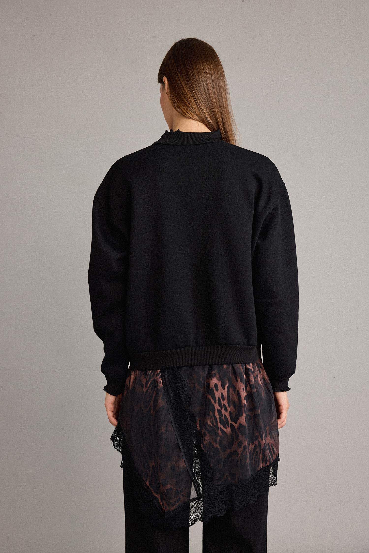 Bisiklet Yaka Etek Ucu Leopar Desenli Sweatshirt