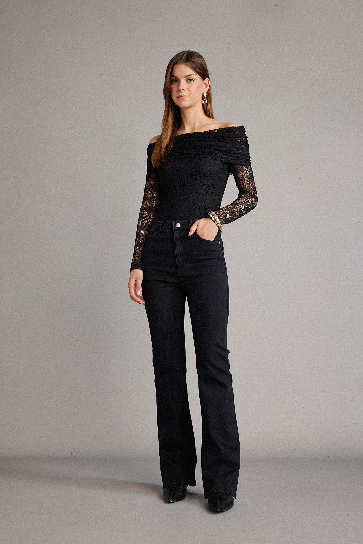 Omzu Açık Uzun Kollu Tül Bluz