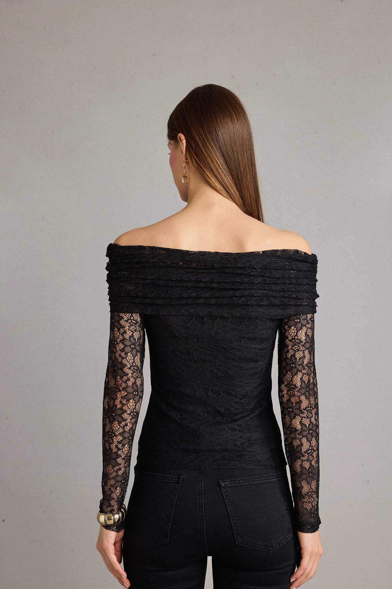 Omzu Açık Uzun Kollu Tül Bluz