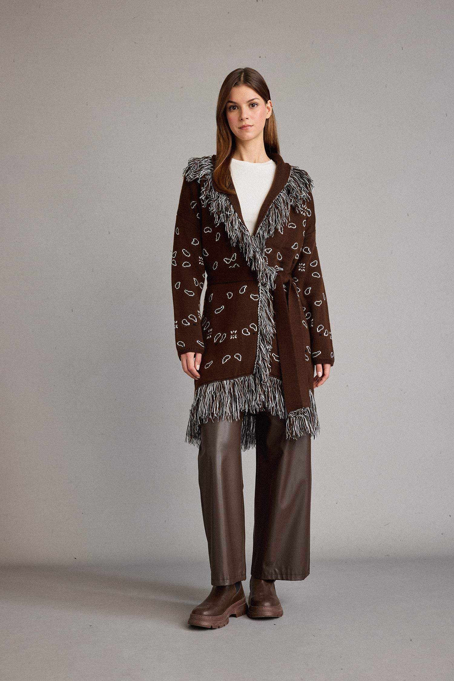 Standart Fit Püskül Detaylı Uzun Hırka