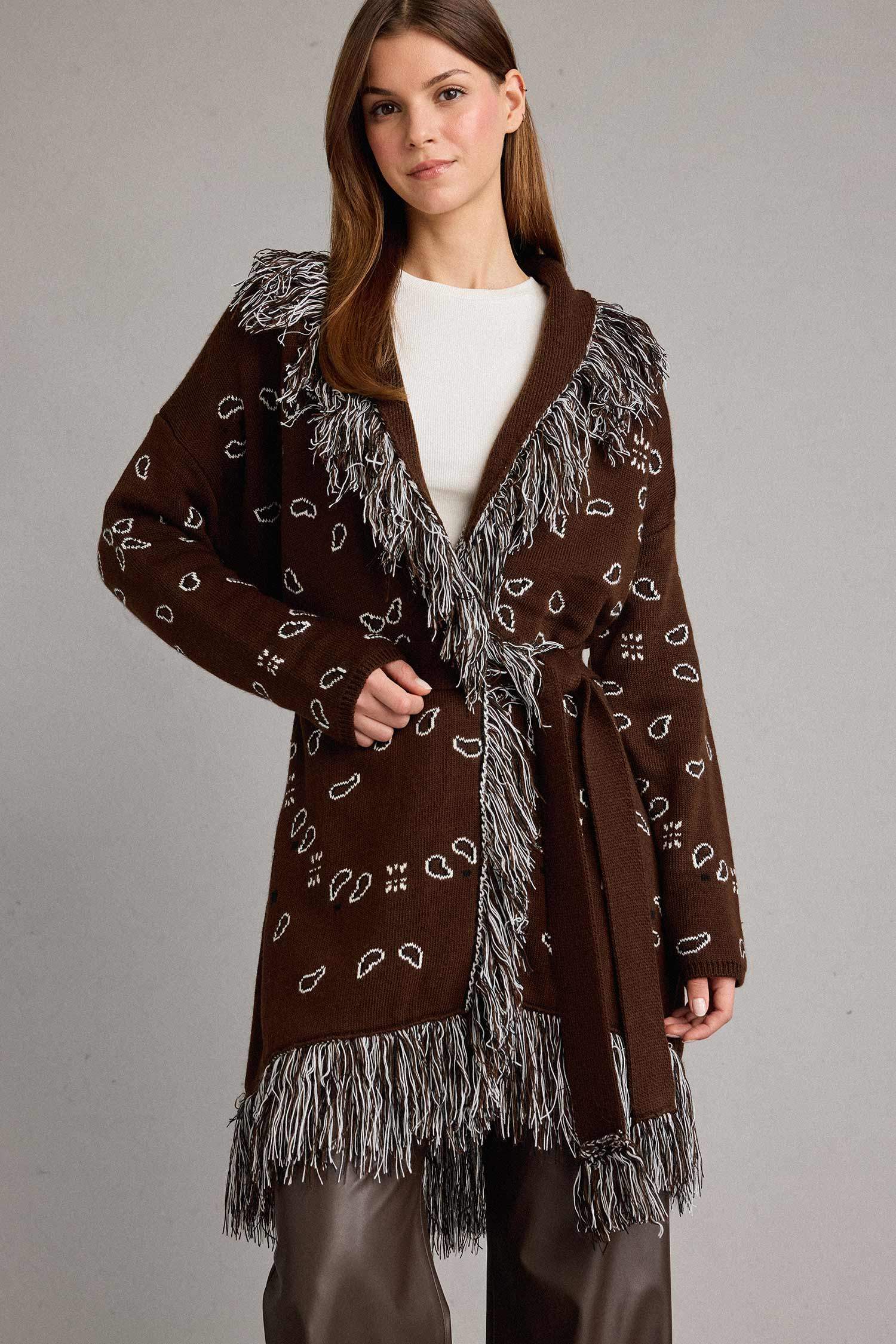 Standart Fit Püskül Detaylı Uzun Hırka