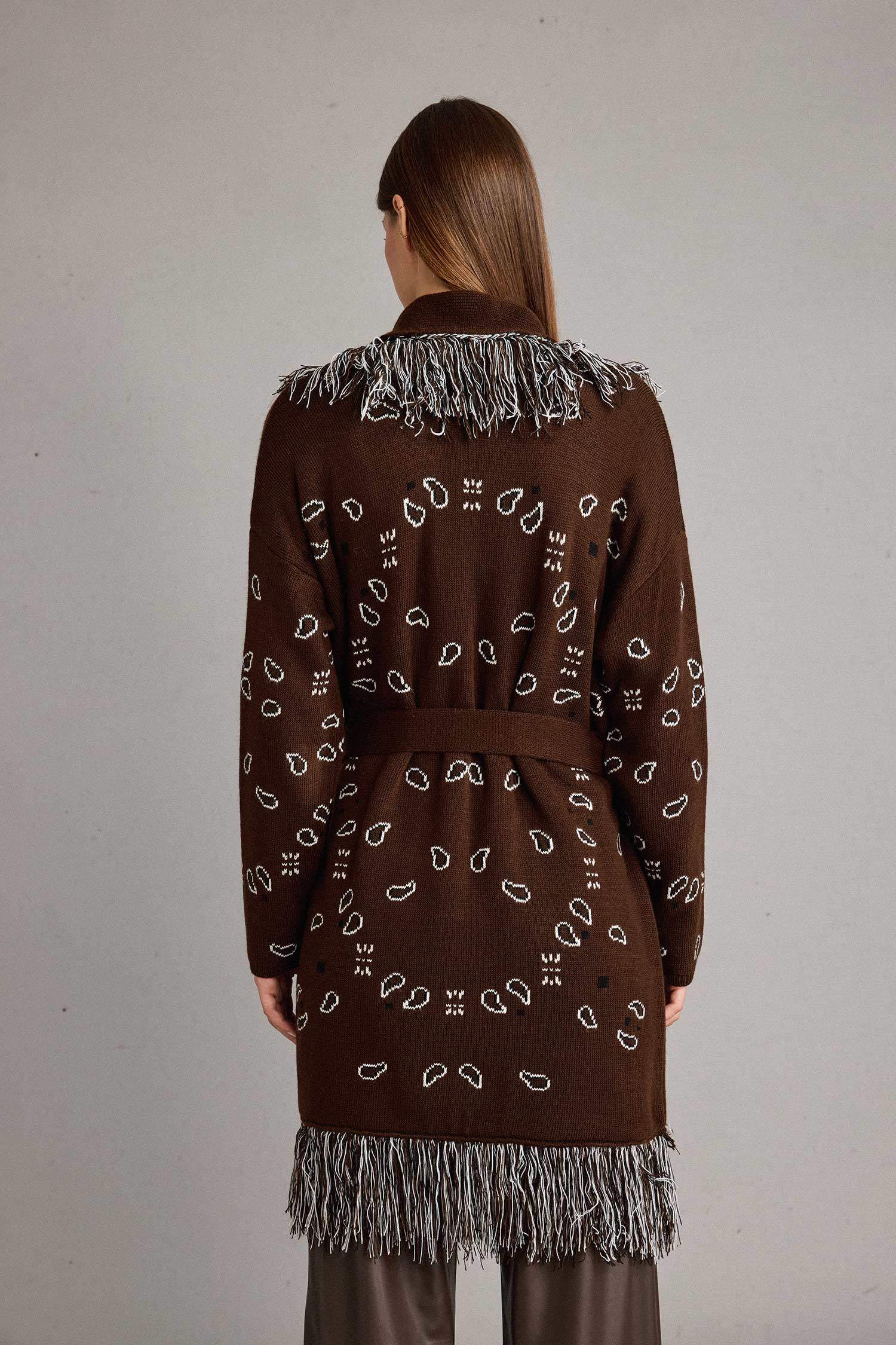 Standart Fit Püskül Detaylı Uzun Hırka