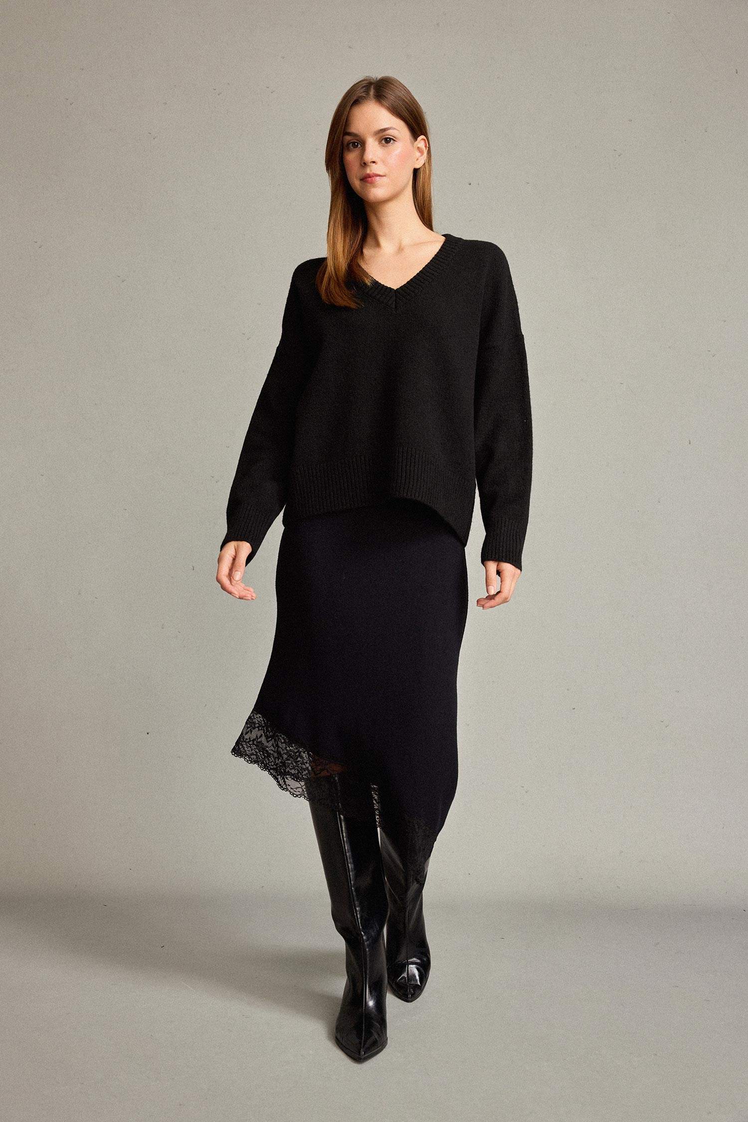 تنورة ميدي سليم فيت بخصر عادي