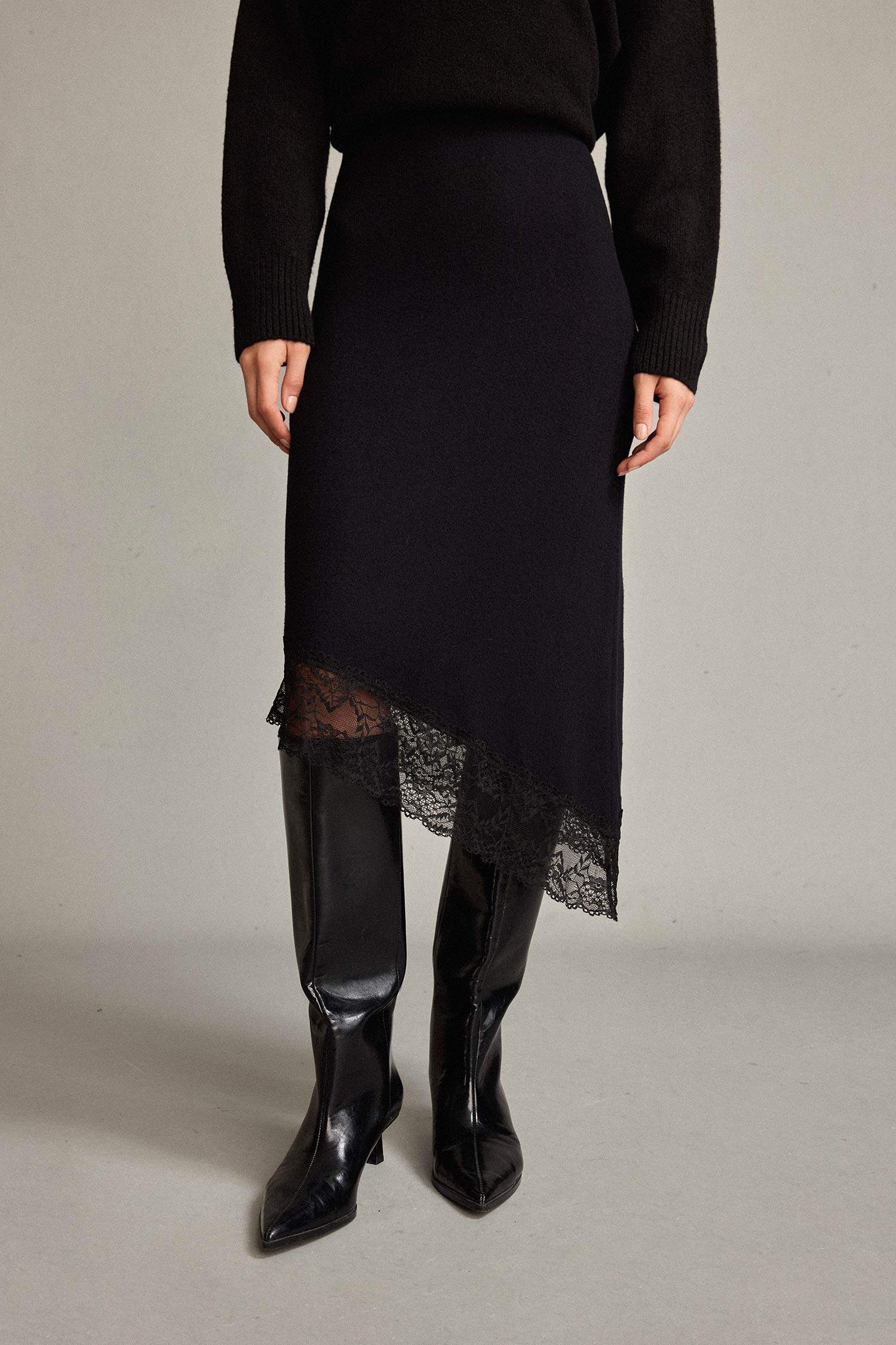 تنورة ميدي سليم فيت بخصر عادي