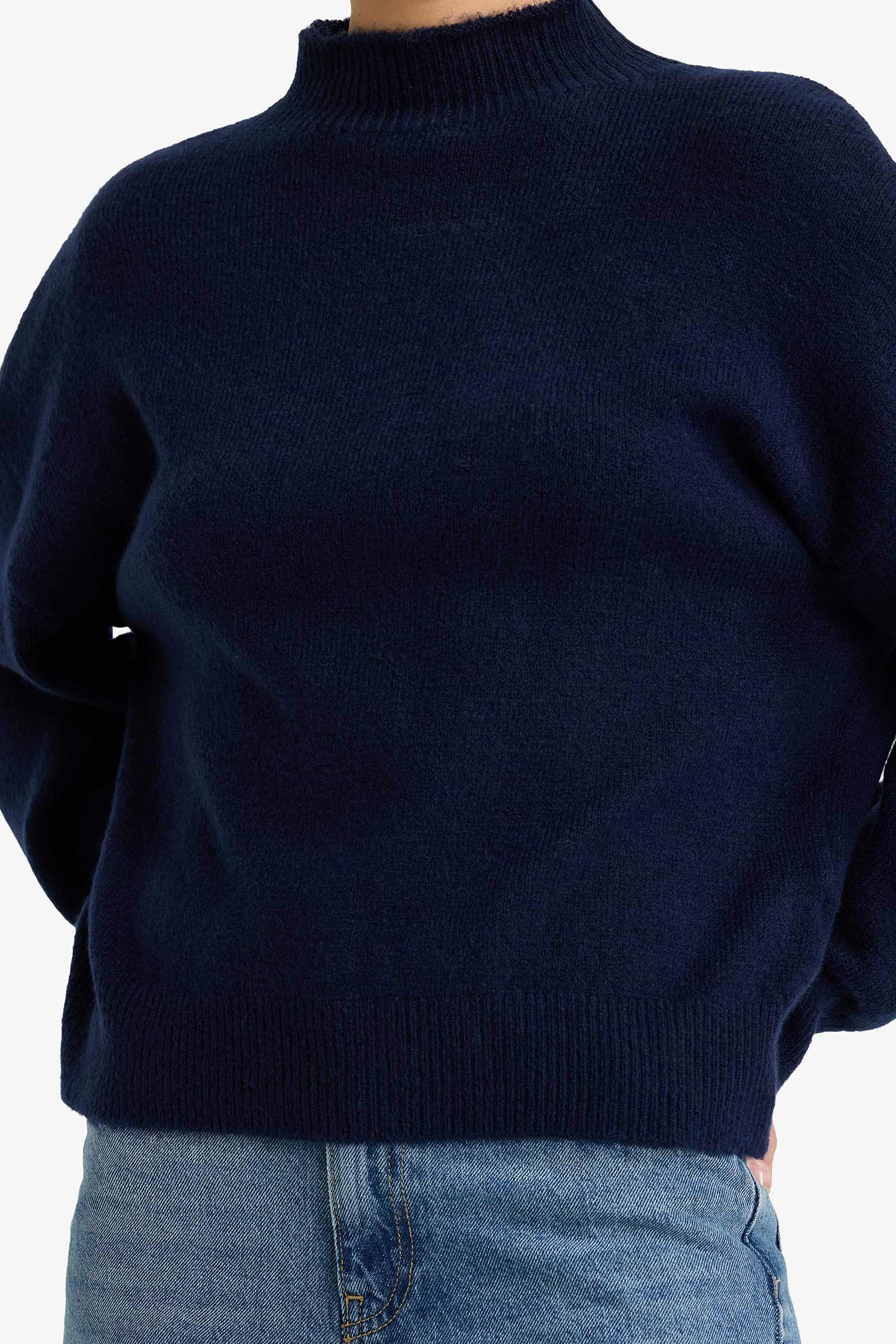 Oversize Geniş Kalıp Yarım Balıkçı Yaka Triko Kazak