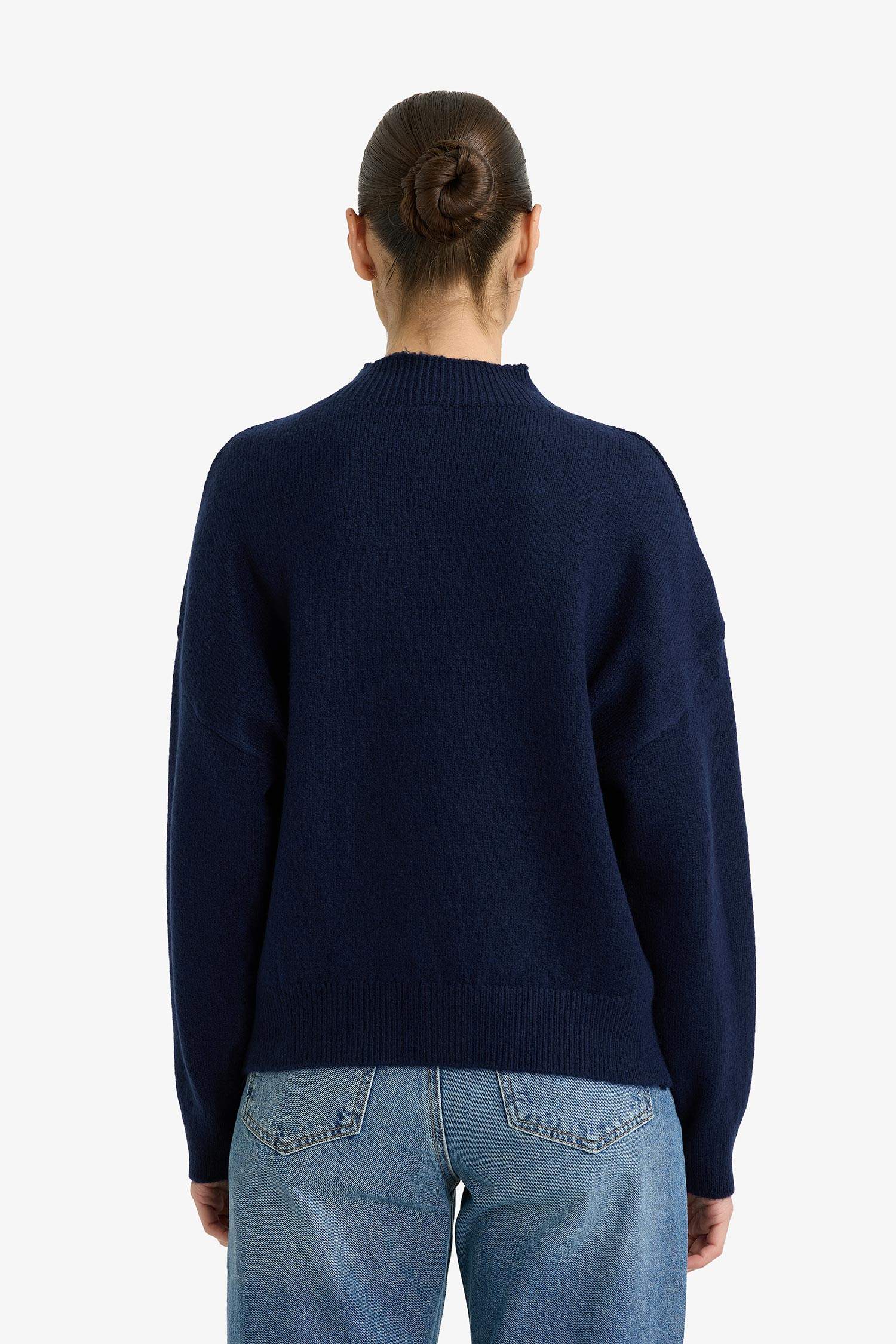 Oversize Geniş Kalıp Yarım Balıkçı Yaka Triko Kazak