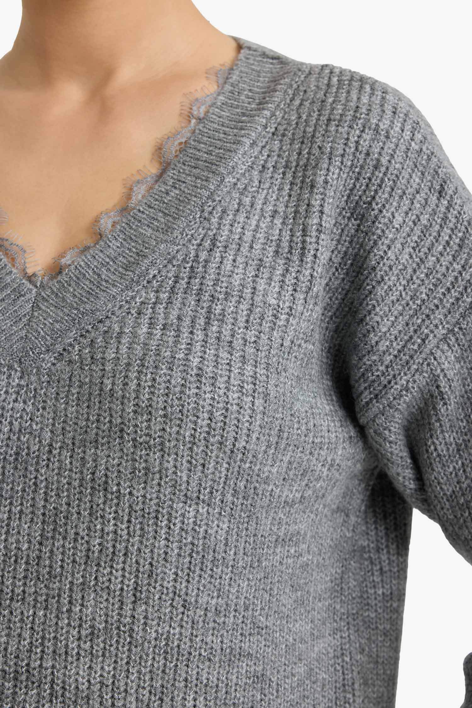 Oversize Geniş Kalıp V Yaka Triko Kazak