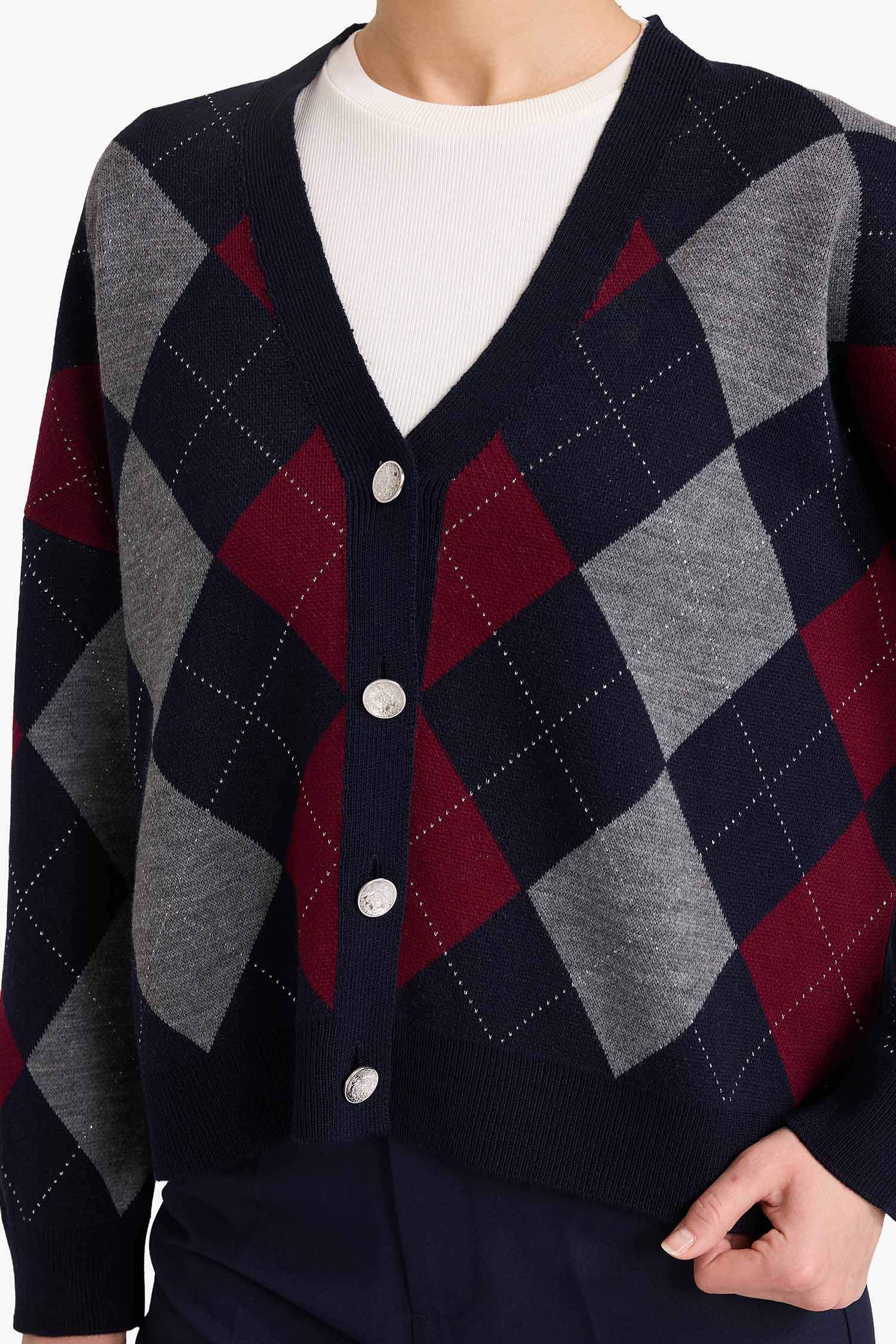 Regular Fit V Yaka Baklava Desenli Düğmeli Triko Hırka