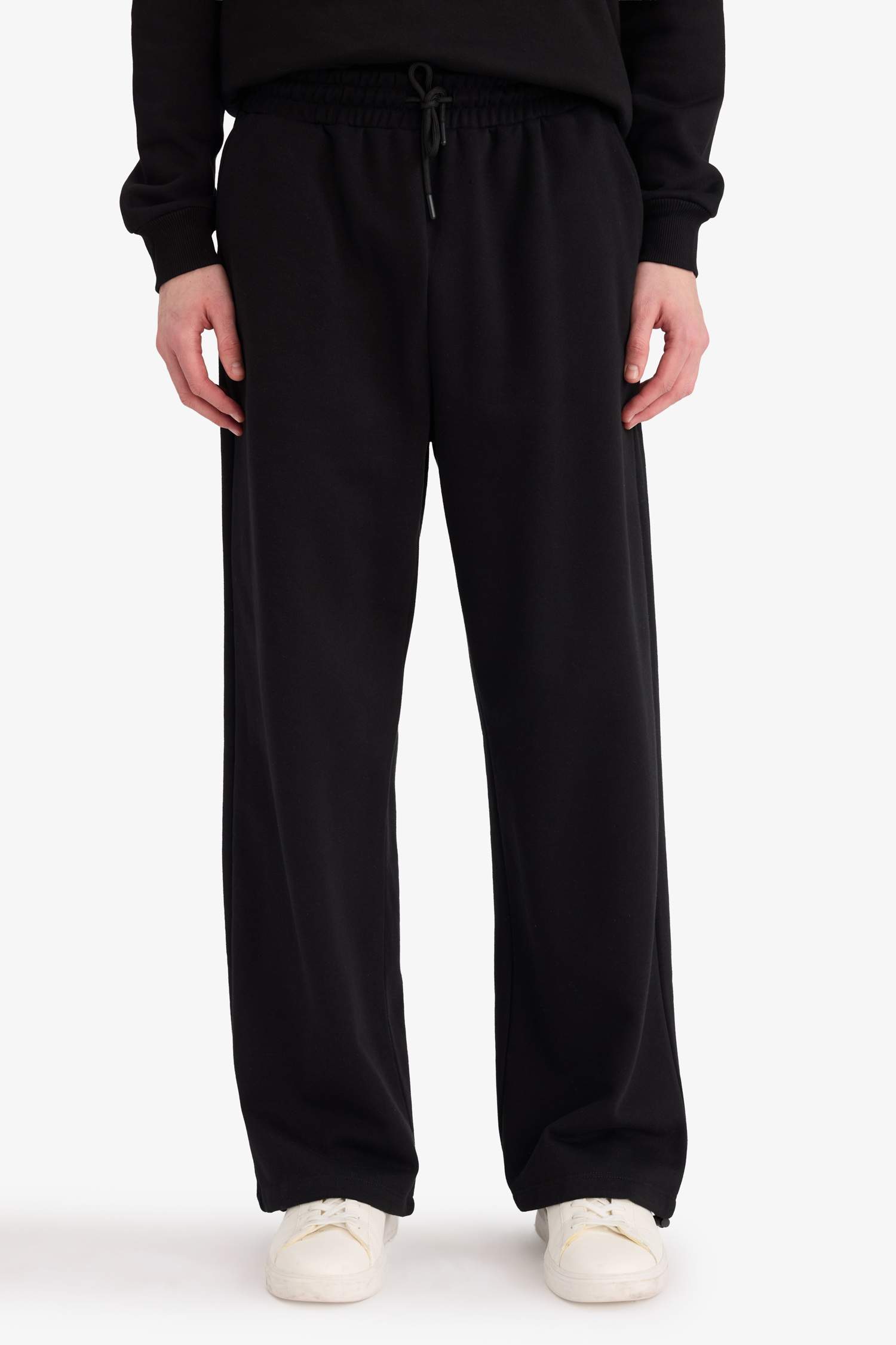 Beli Bağcıklı Düz Paça Eşofman Altı