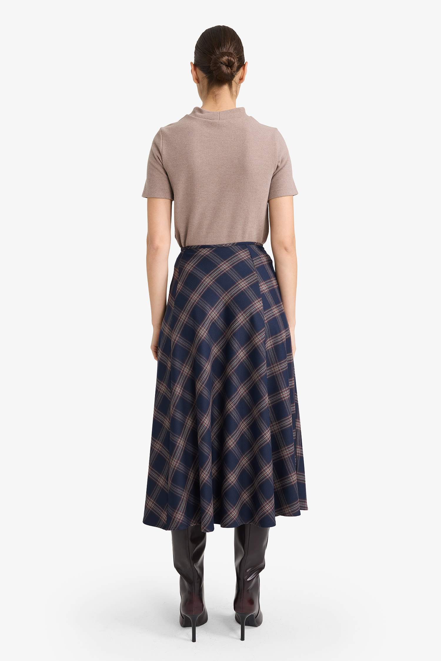 A Kesim Kareli Normal Bel Midi Etek