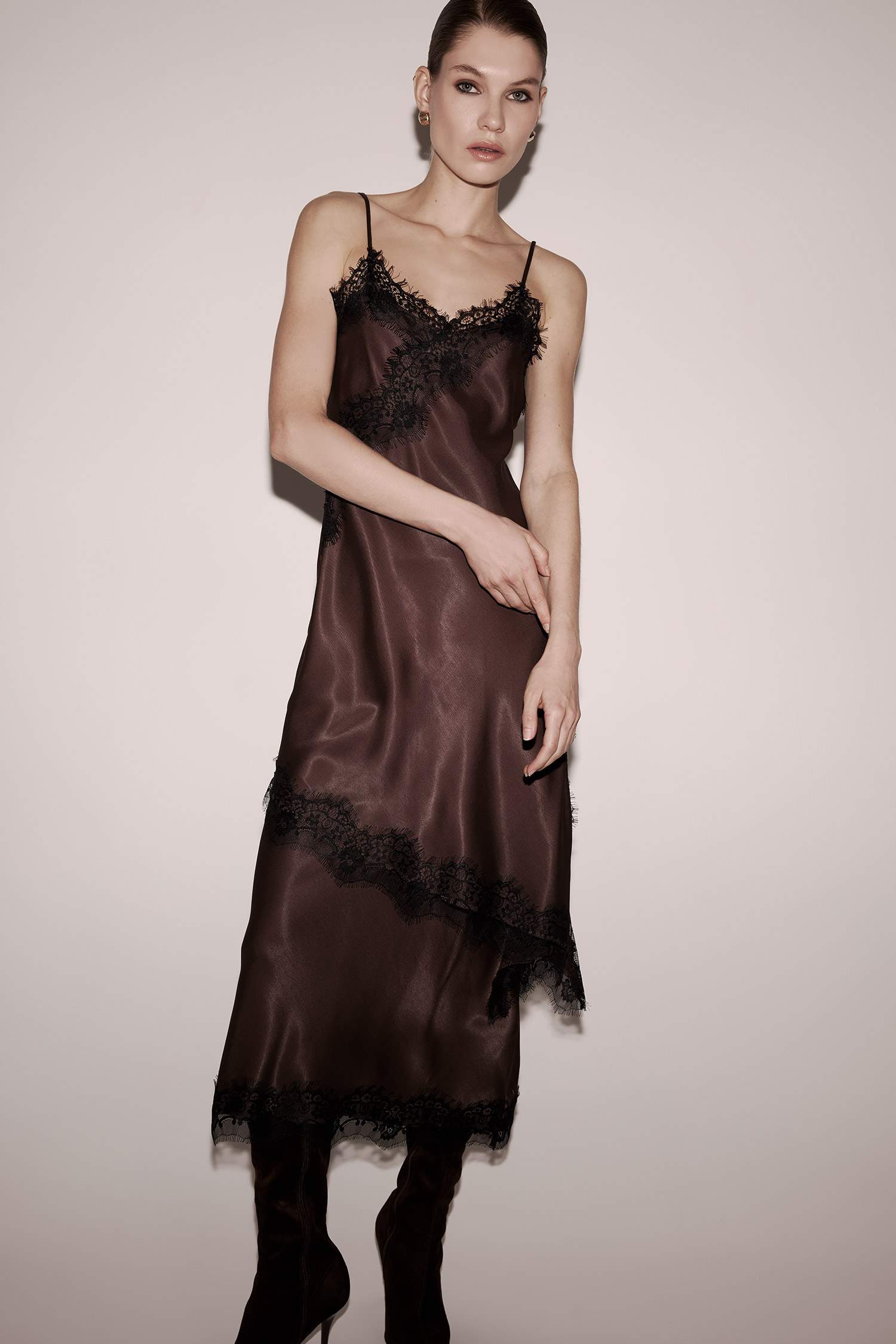 Yılbaşı Temalı V Yaka Saten Kolsuz Midi Elbise