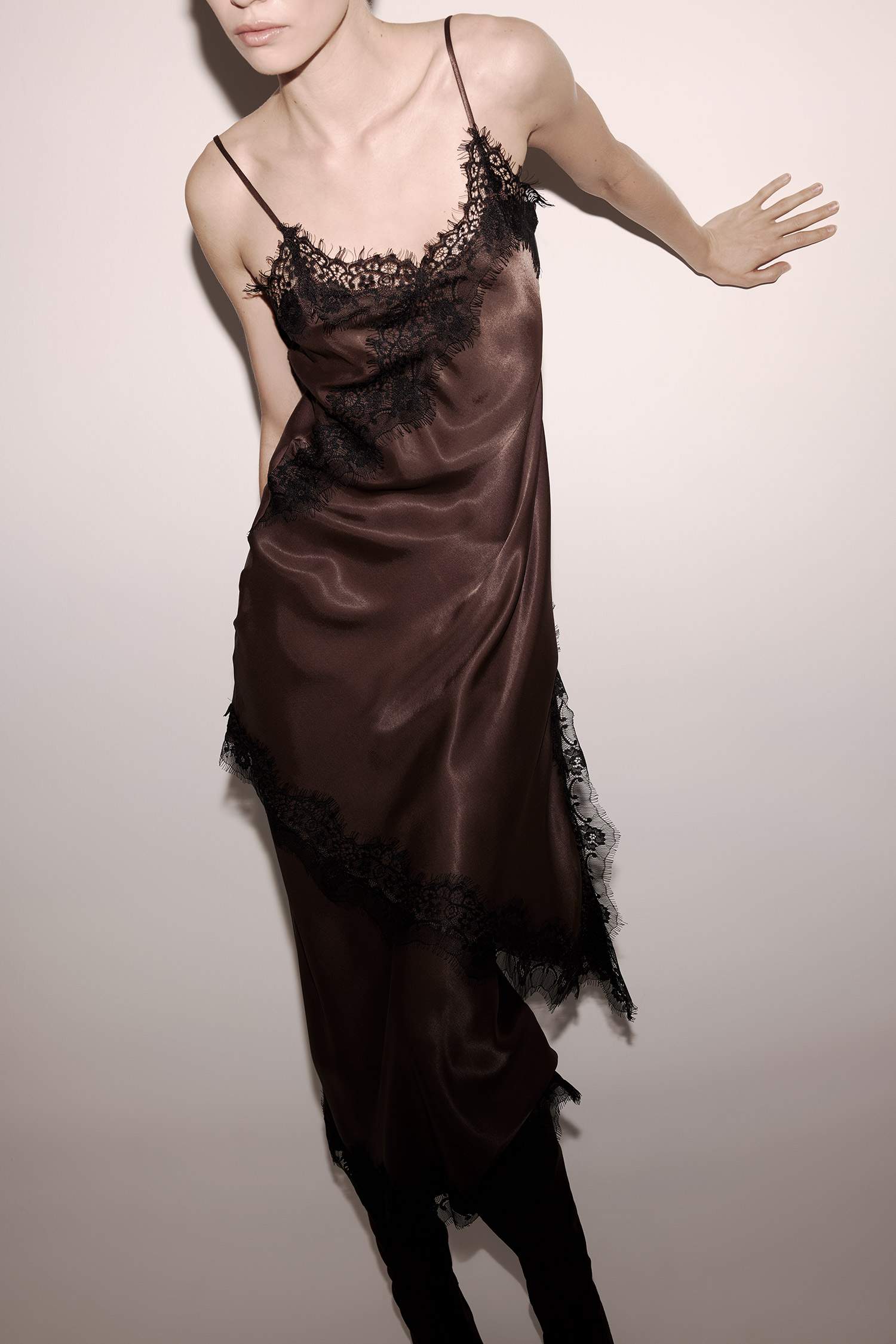 Yılbaşı Temalı V Yaka Saten Kolsuz Midi Elbise